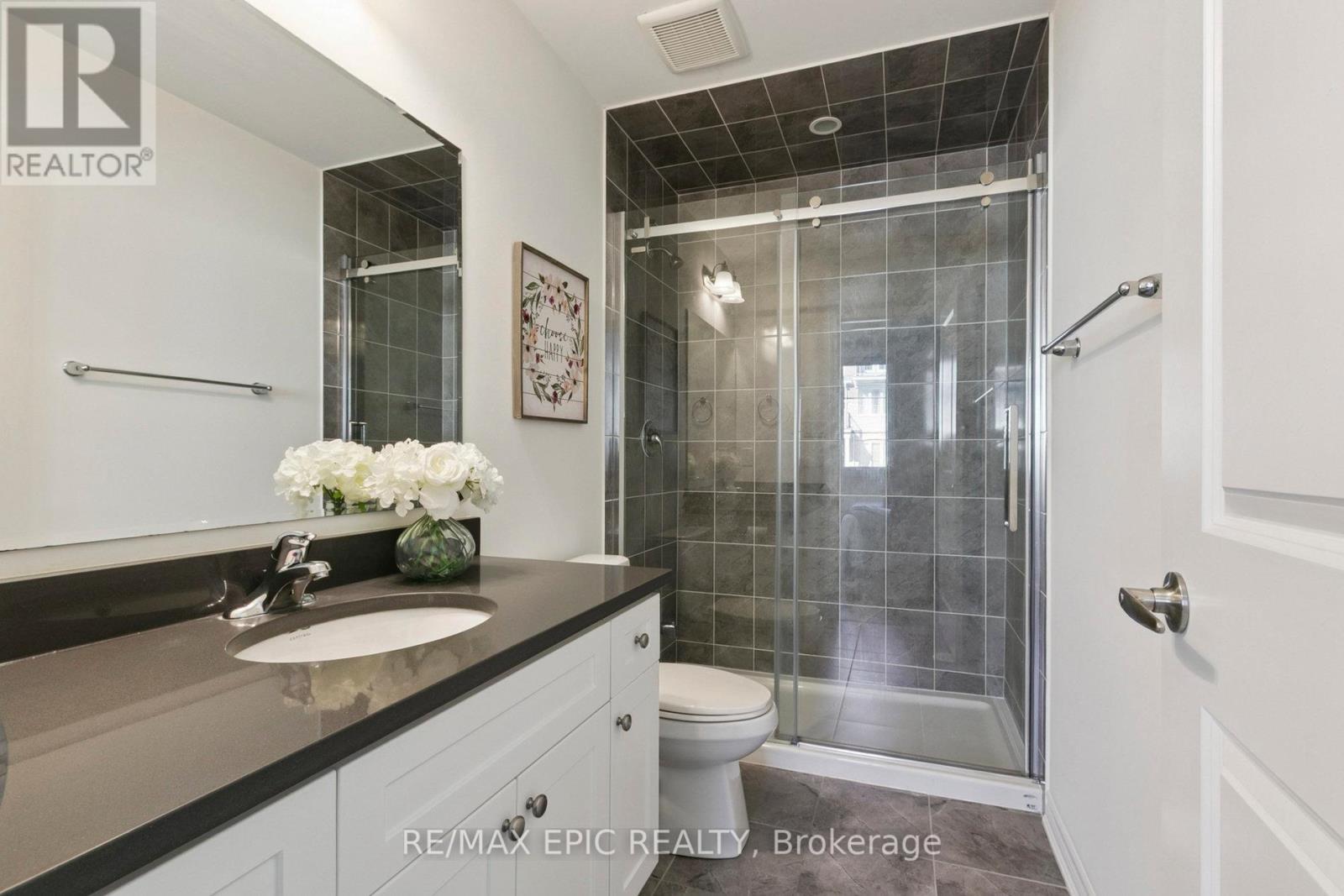 Photo 4 of 243 Rustle Woods Avenue, Markham ON
