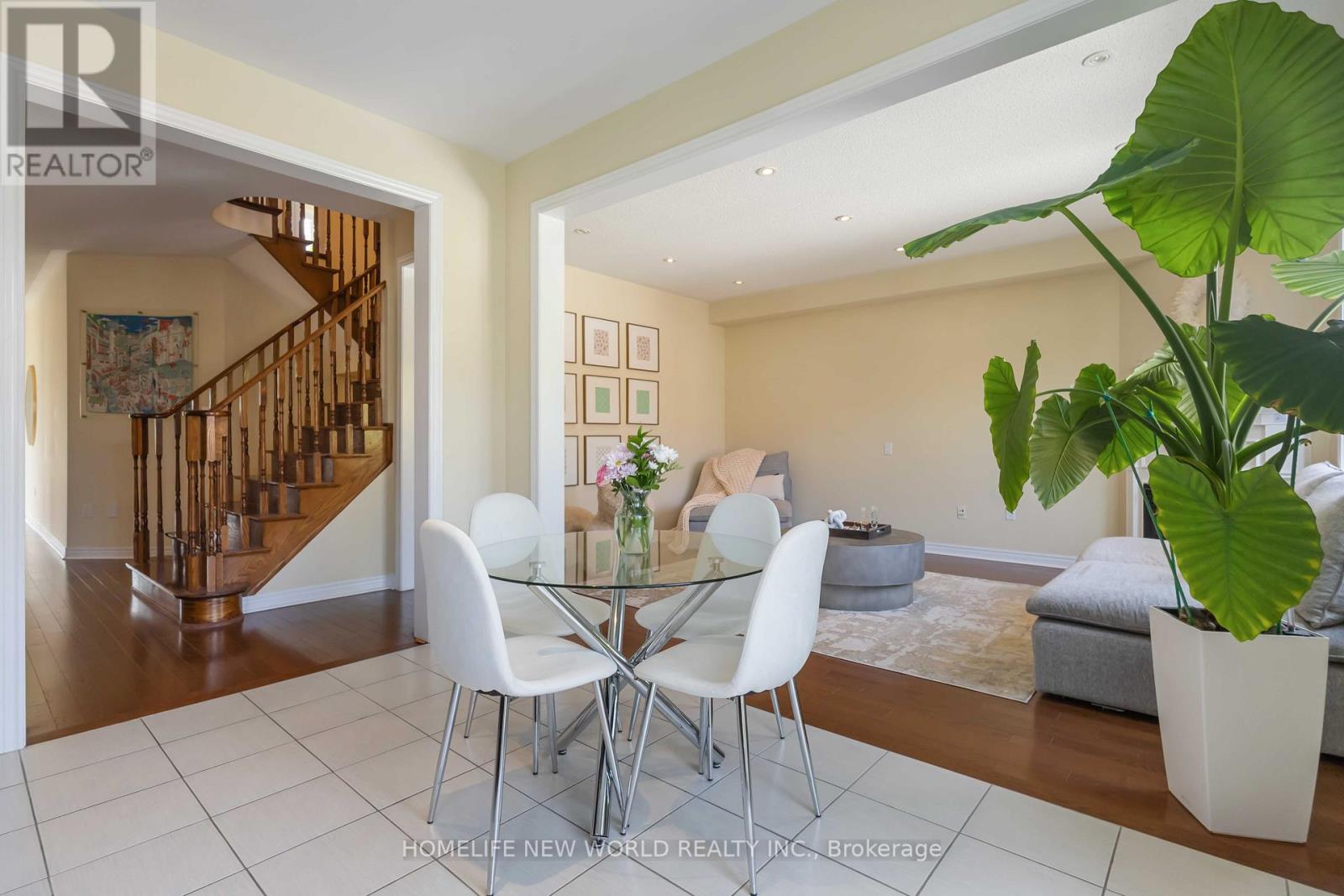Photo 13 of 44 Dame Gruev Drive, Markham ON