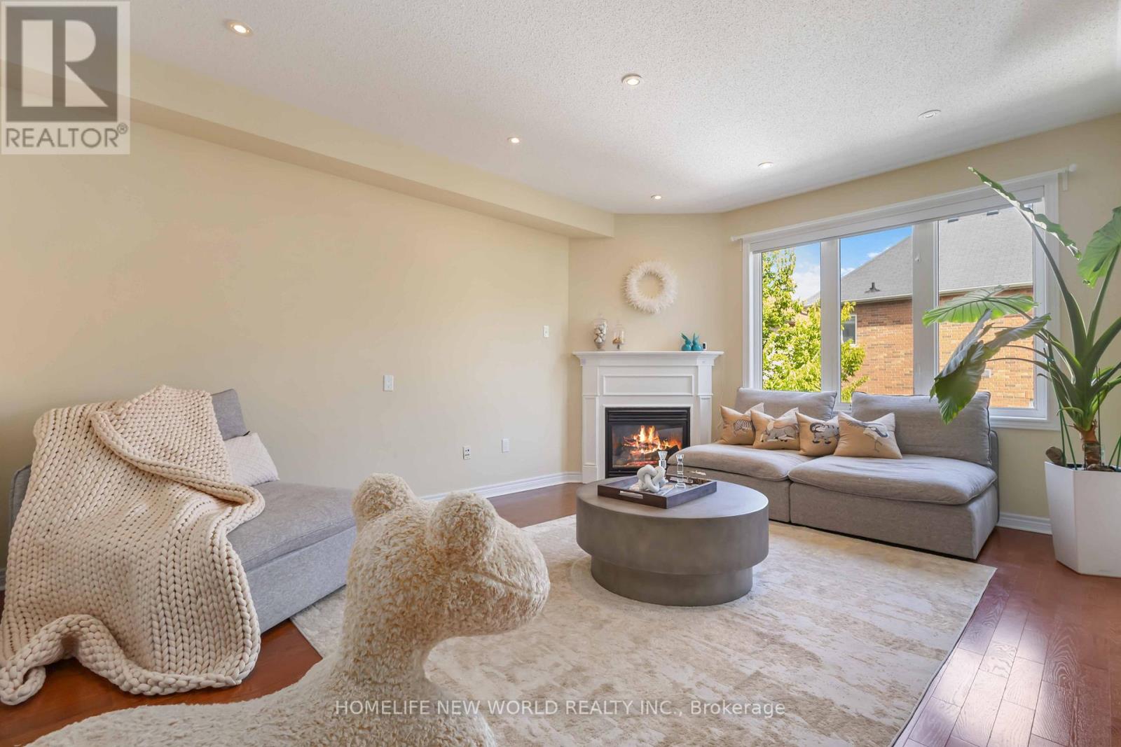 Photo 14 of 44 Dame Gruev Drive, Markham ON