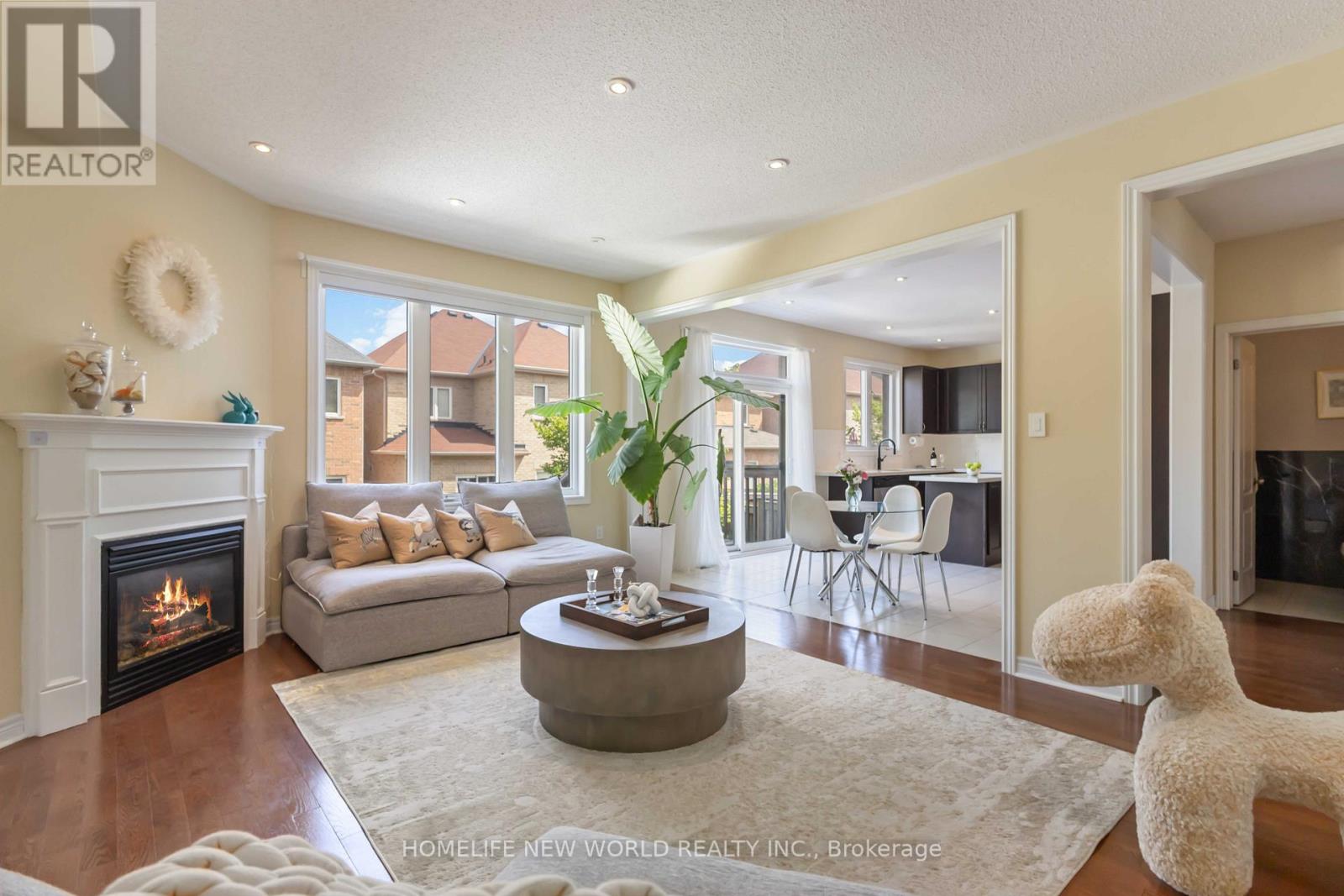Photo 15 of 44 Dame Gruev Drive, Markham ON