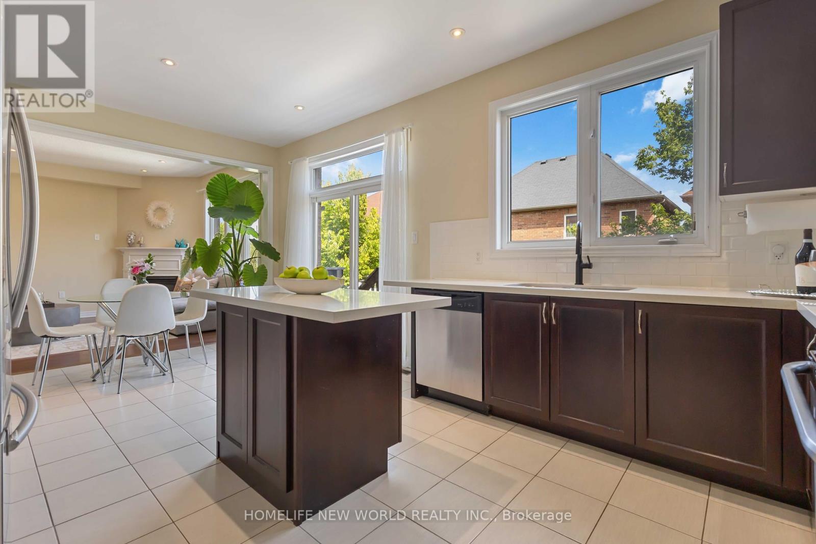 Photo 18 of 44 Dame Gruev Drive, Markham ON