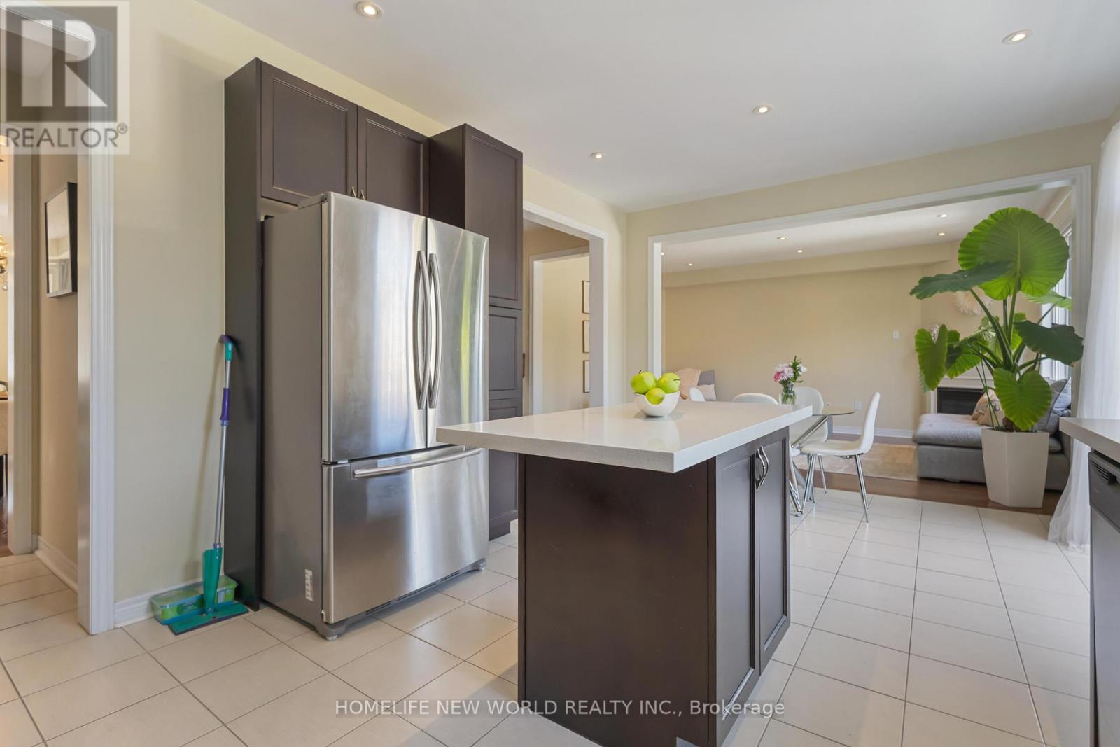 Photo 19 of 44 Dame Gruev Drive, Markham ON