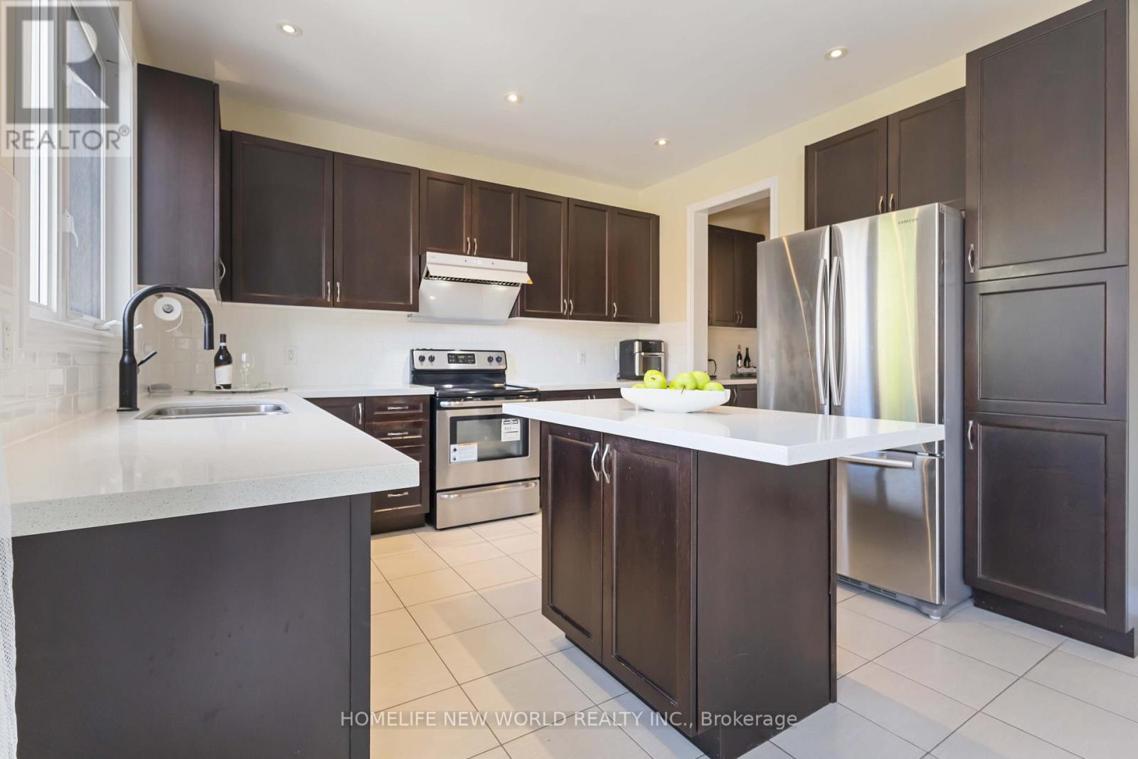 Photo 20 of 44 Dame Gruev Drive, Markham ON