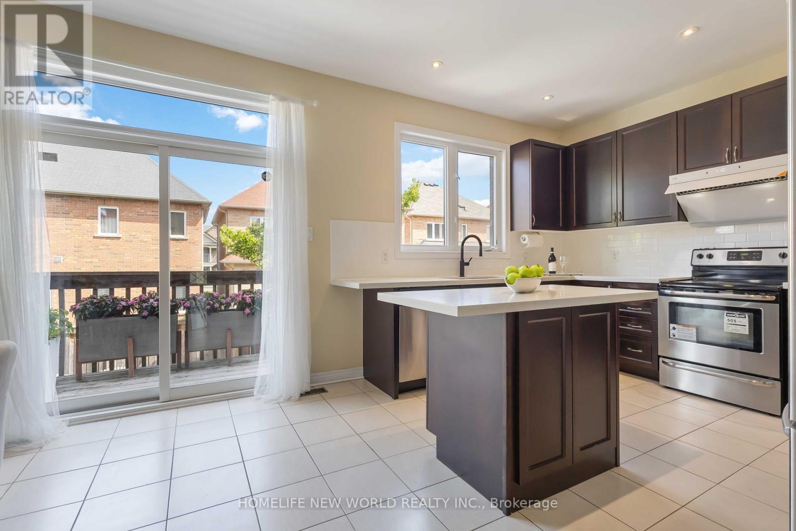 Photo 21 of 44 Dame Gruev Drive, Markham ON