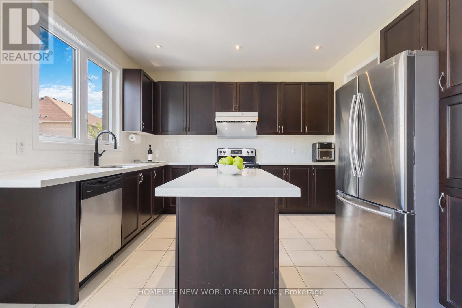 Photo 22 of 44 Dame Gruev Drive, Markham ON
