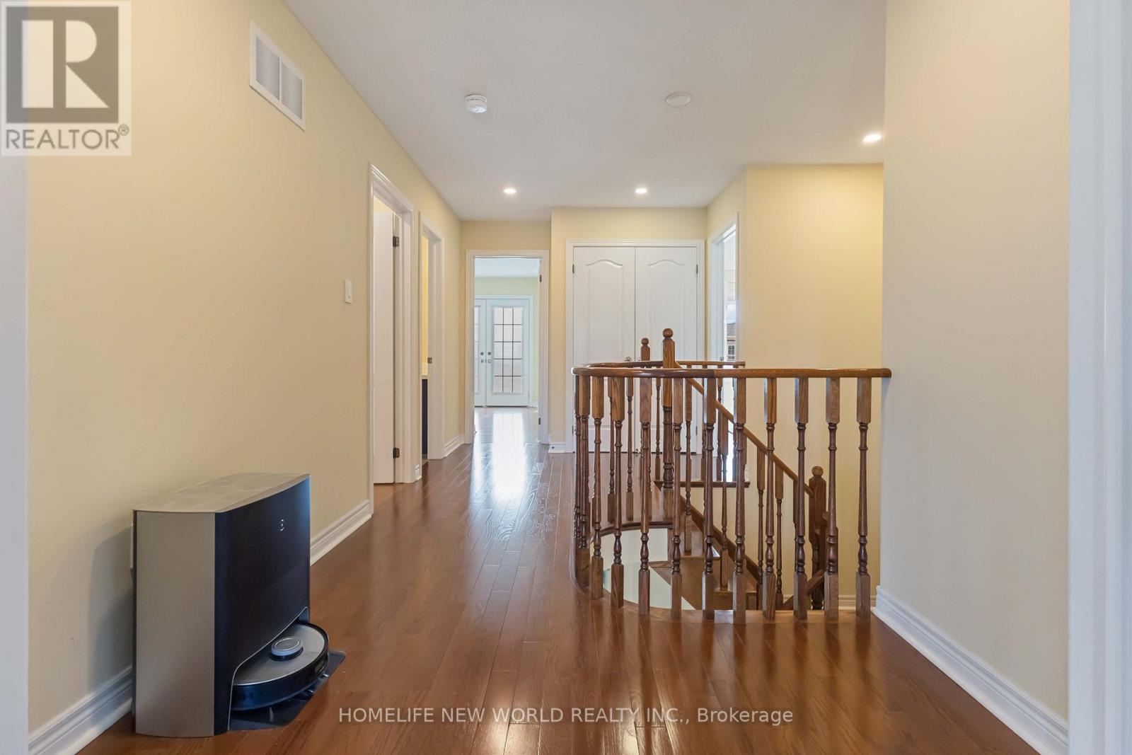Photo 25 of 44 Dame Gruev Drive, Markham ON