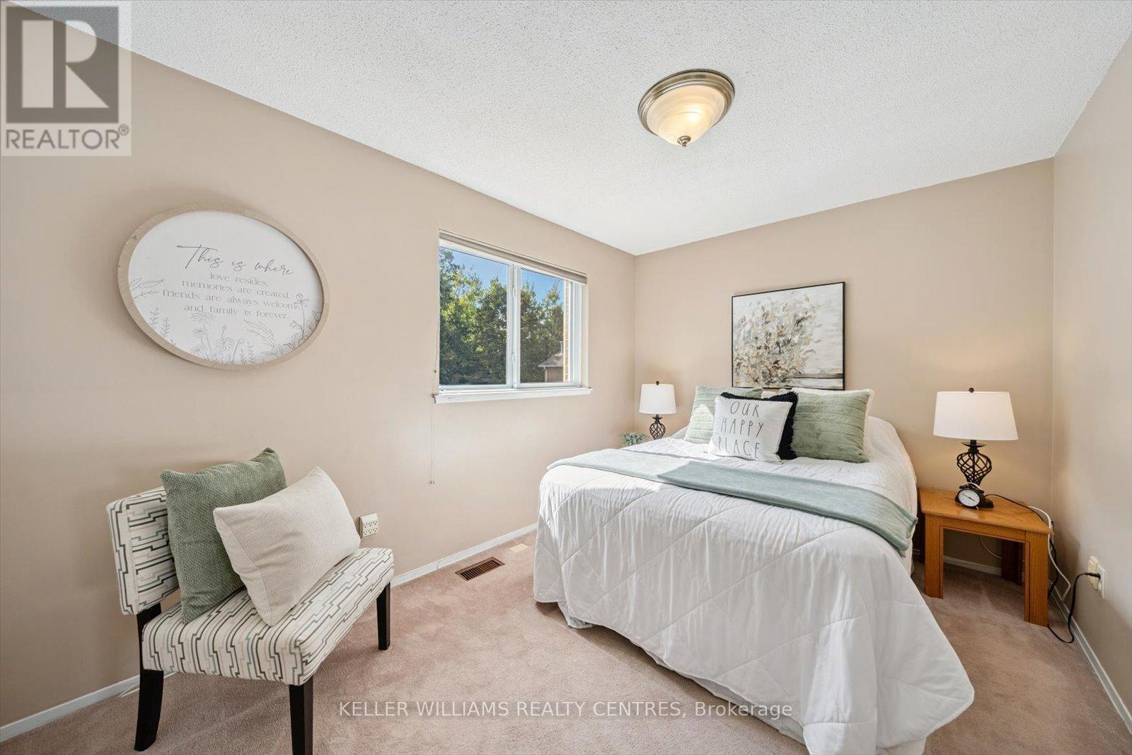 Photo 10 of 597 Gibney Crescent, Newmarket ON