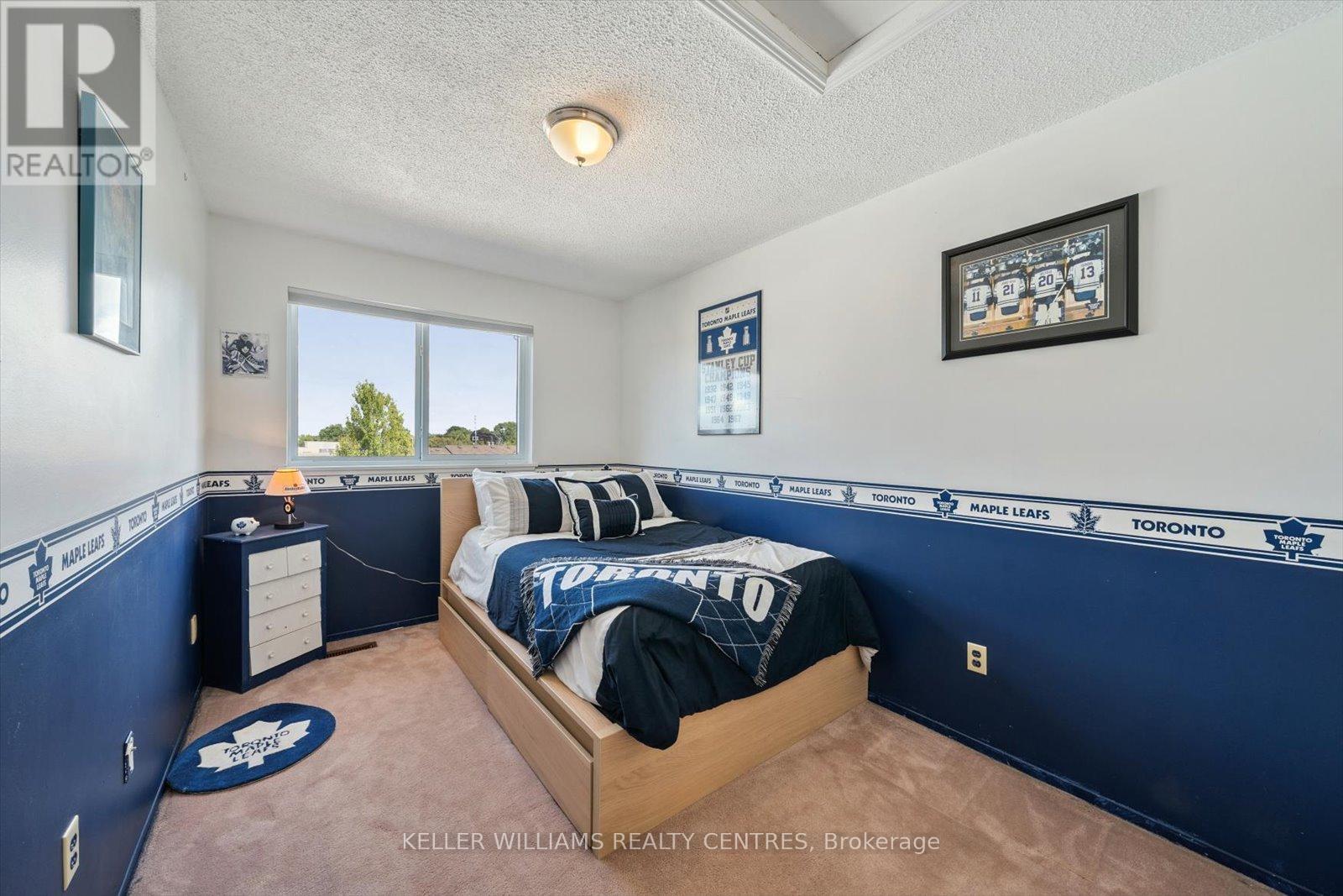 Photo 12 of 597 Gibney Crescent, Newmarket ON