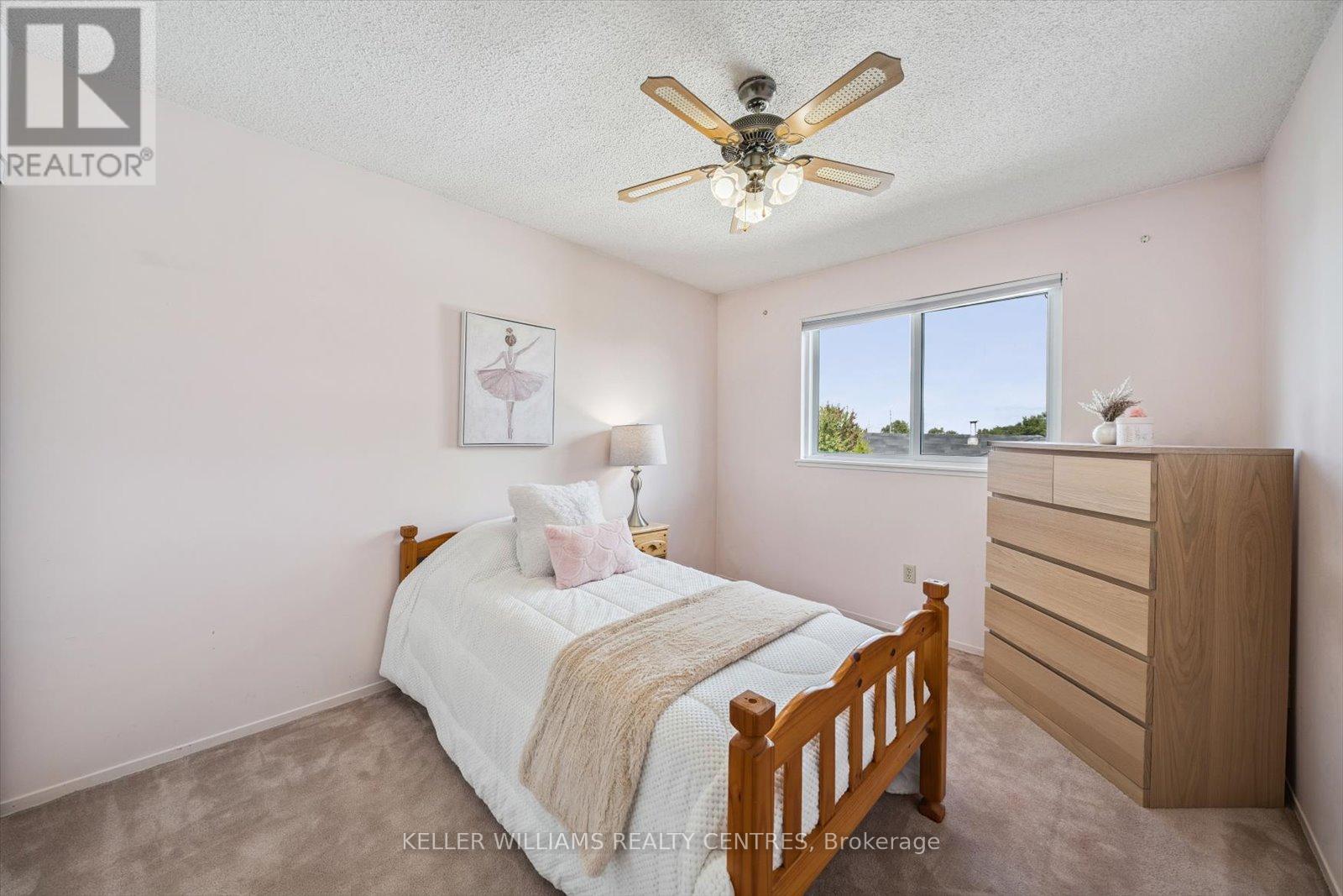 Photo 13 of 597 Gibney Crescent, Newmarket ON