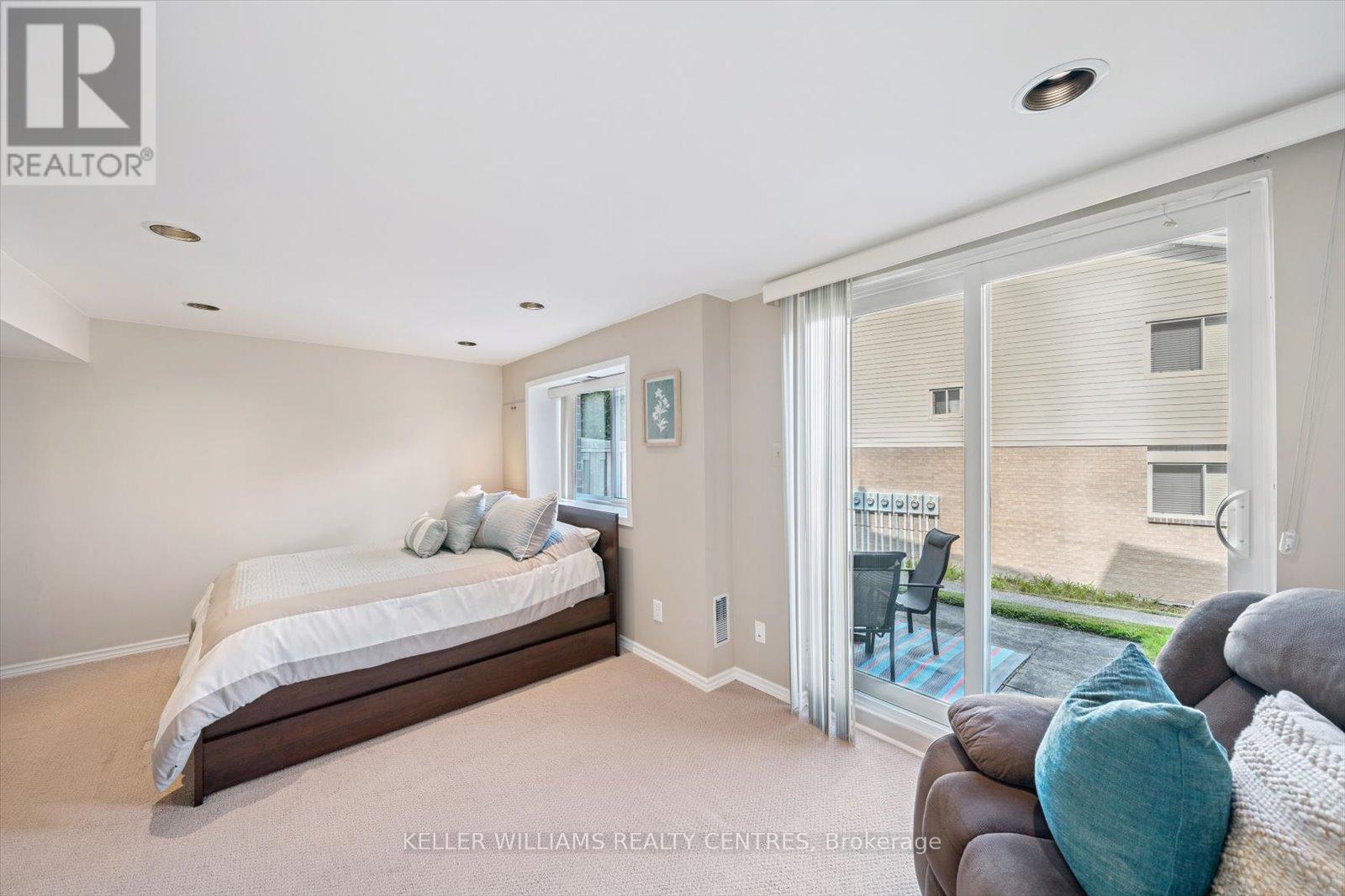 Photo 16 of 597 Gibney Crescent, Newmarket ON