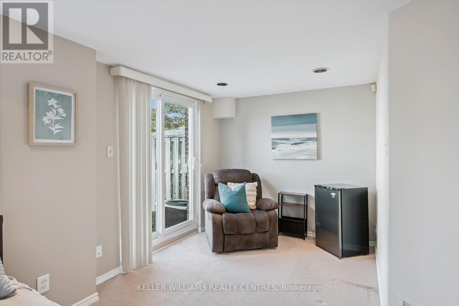 Photo 17 of 597 Gibney Crescent, Newmarket ON