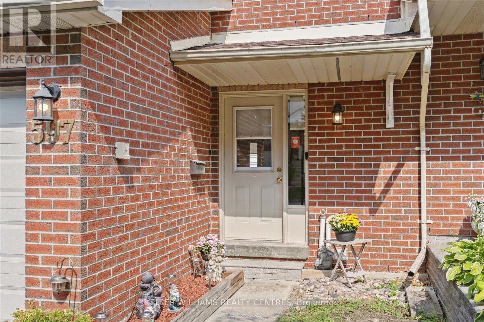 Photo 23 of 597 Gibney Crescent, Newmarket ON