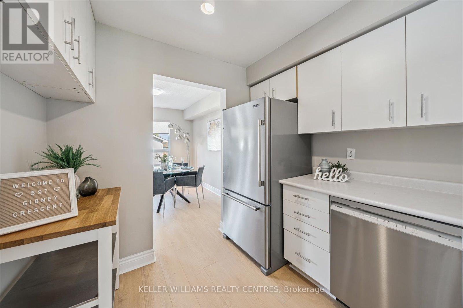Photo 3 of 597 Gibney Crescent, Newmarket ON