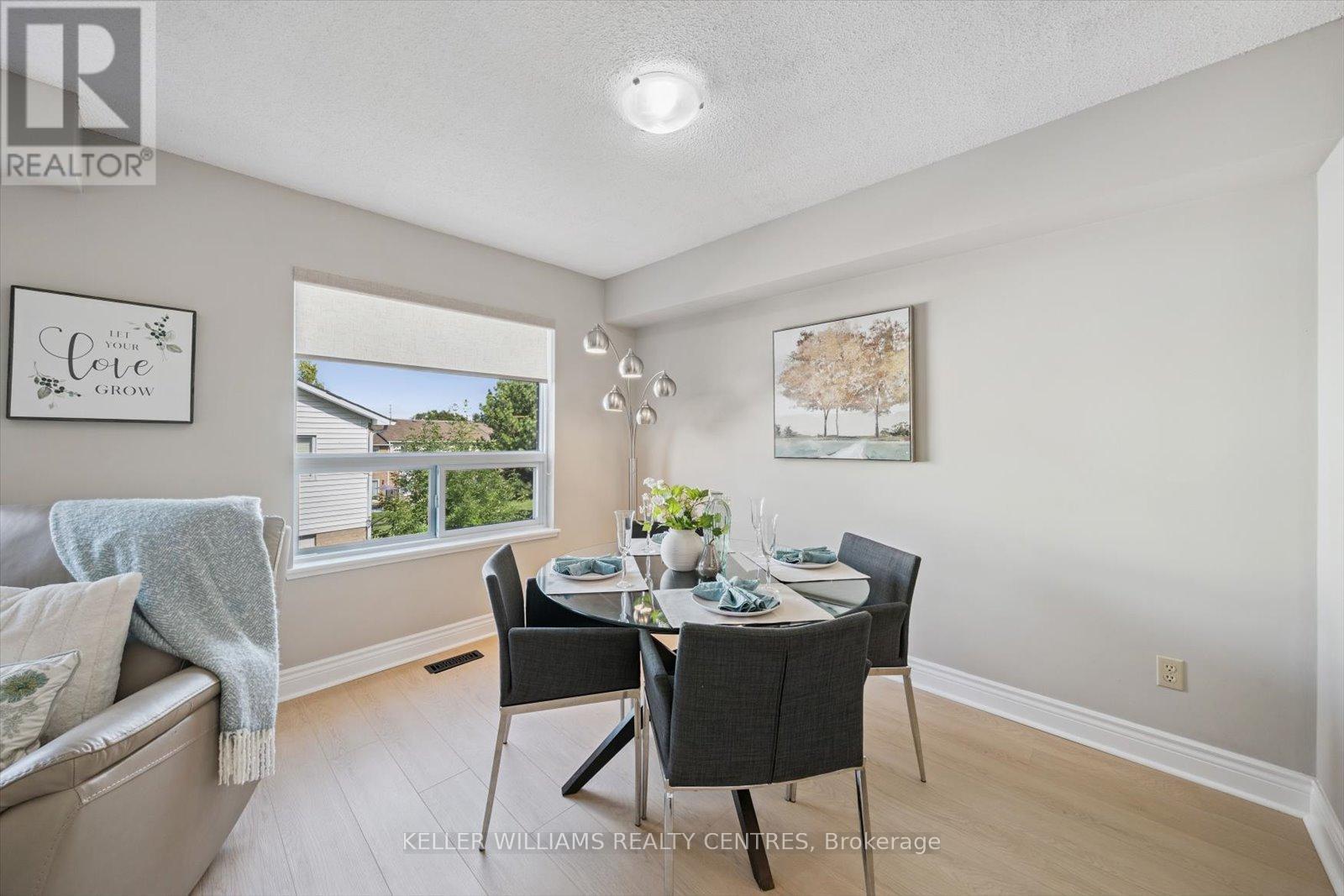 Photo 4 of 597 Gibney Crescent, Newmarket ON