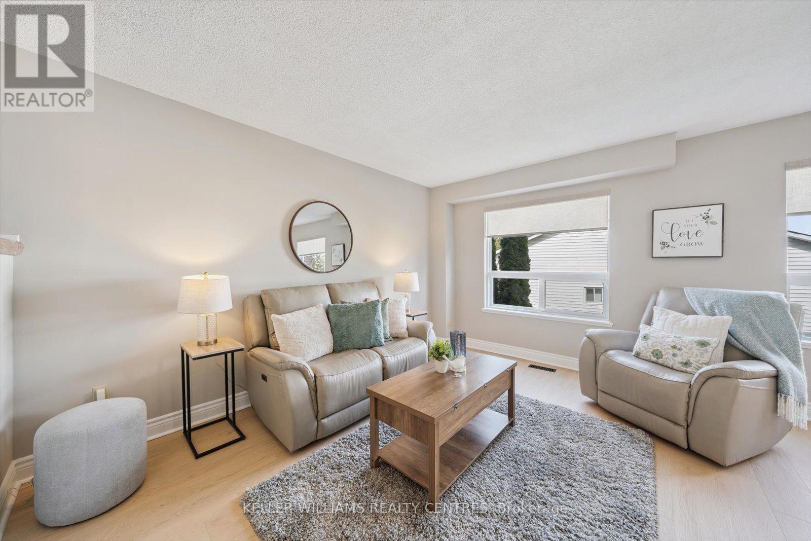 Photo 7 of 597 Gibney Crescent, Newmarket ON