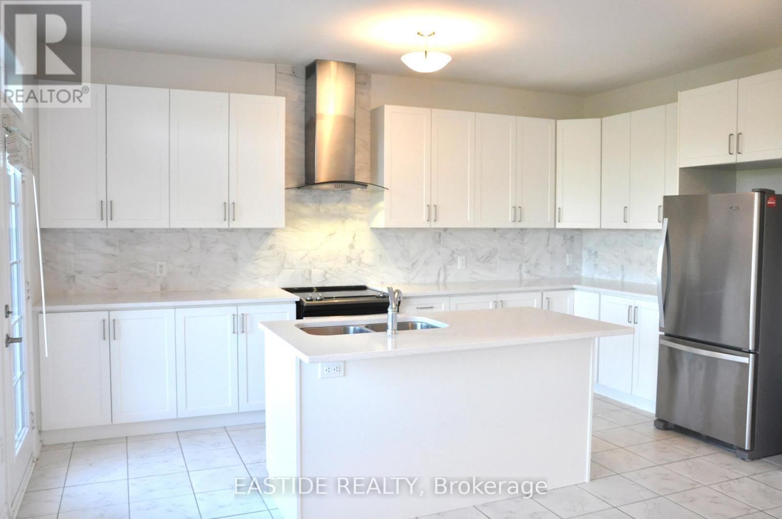 Photo 10 of 156 Frank Kelly Drive, East Gwillimbury ON