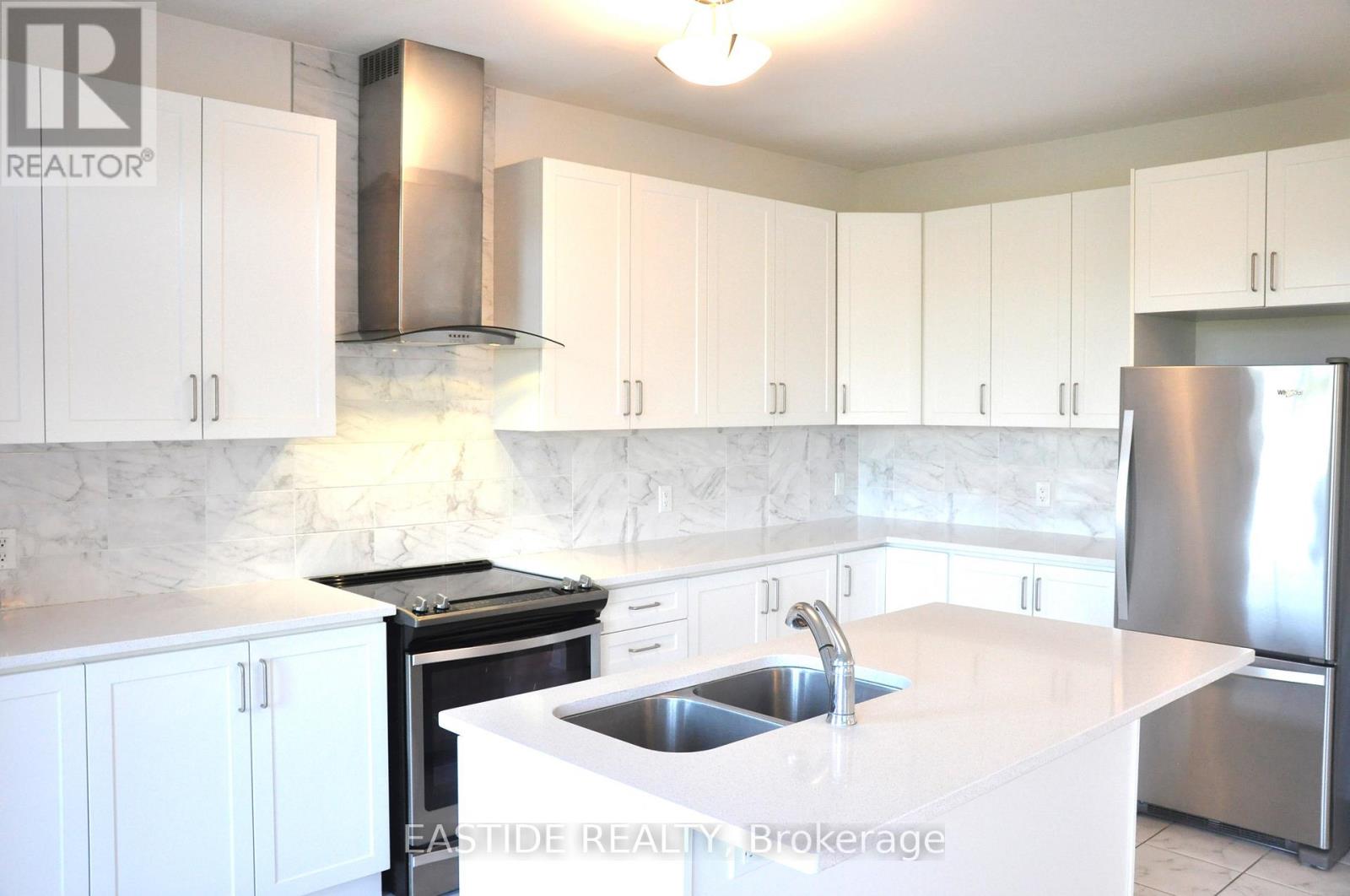 Photo 12 of 156 Frank Kelly Drive, East Gwillimbury ON
