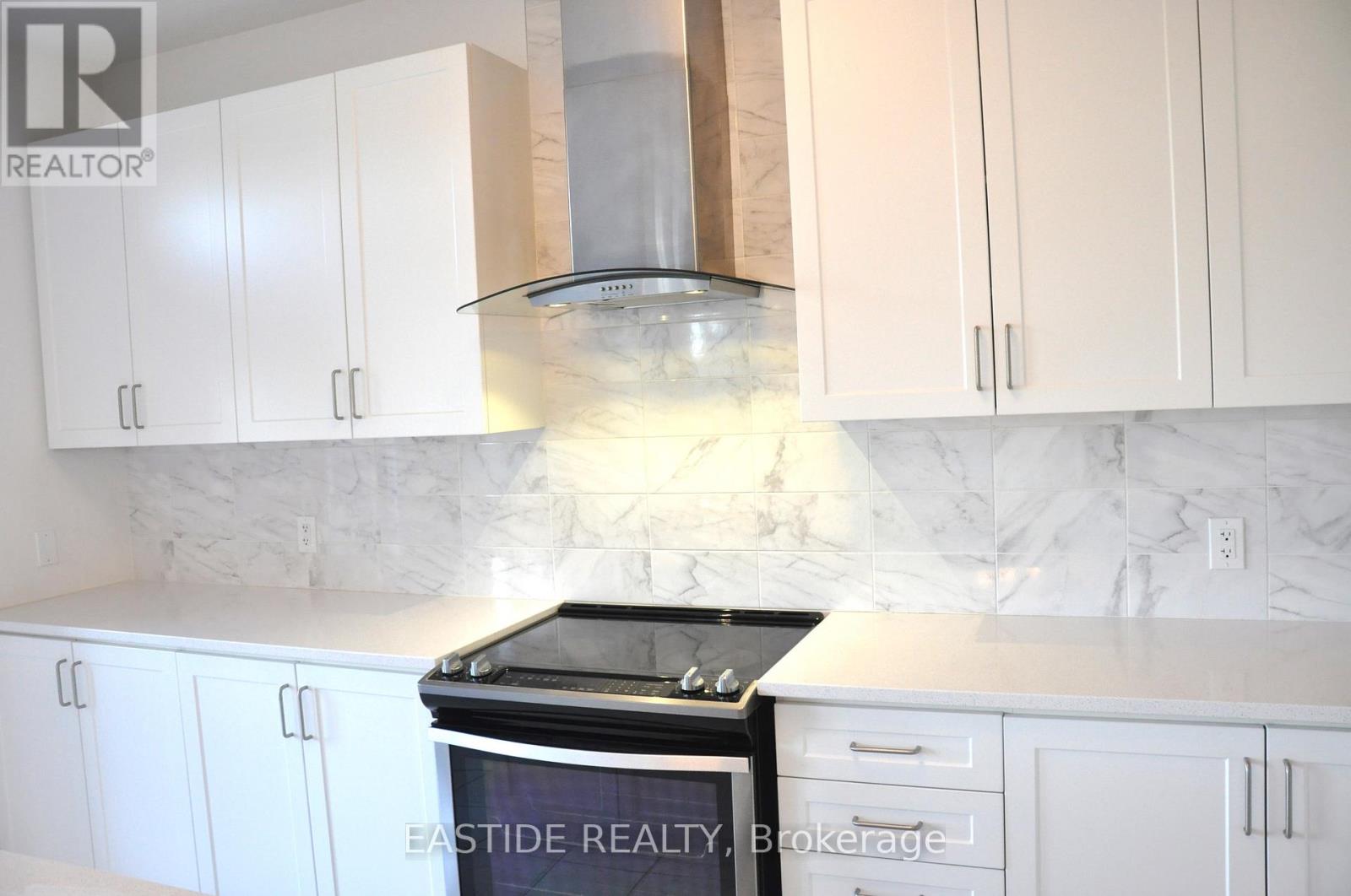 Photo 14 of 156 Frank Kelly Drive, East Gwillimbury ON