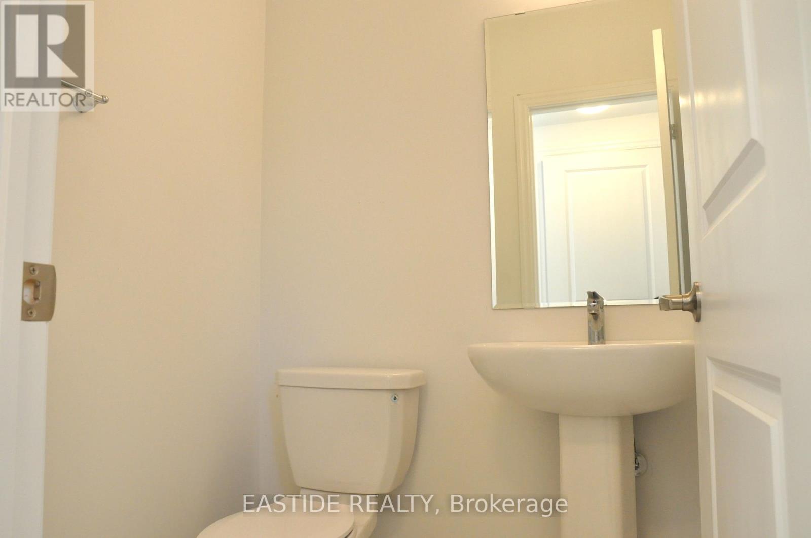 Photo 17 of 156 Frank Kelly Drive, East Gwillimbury ON