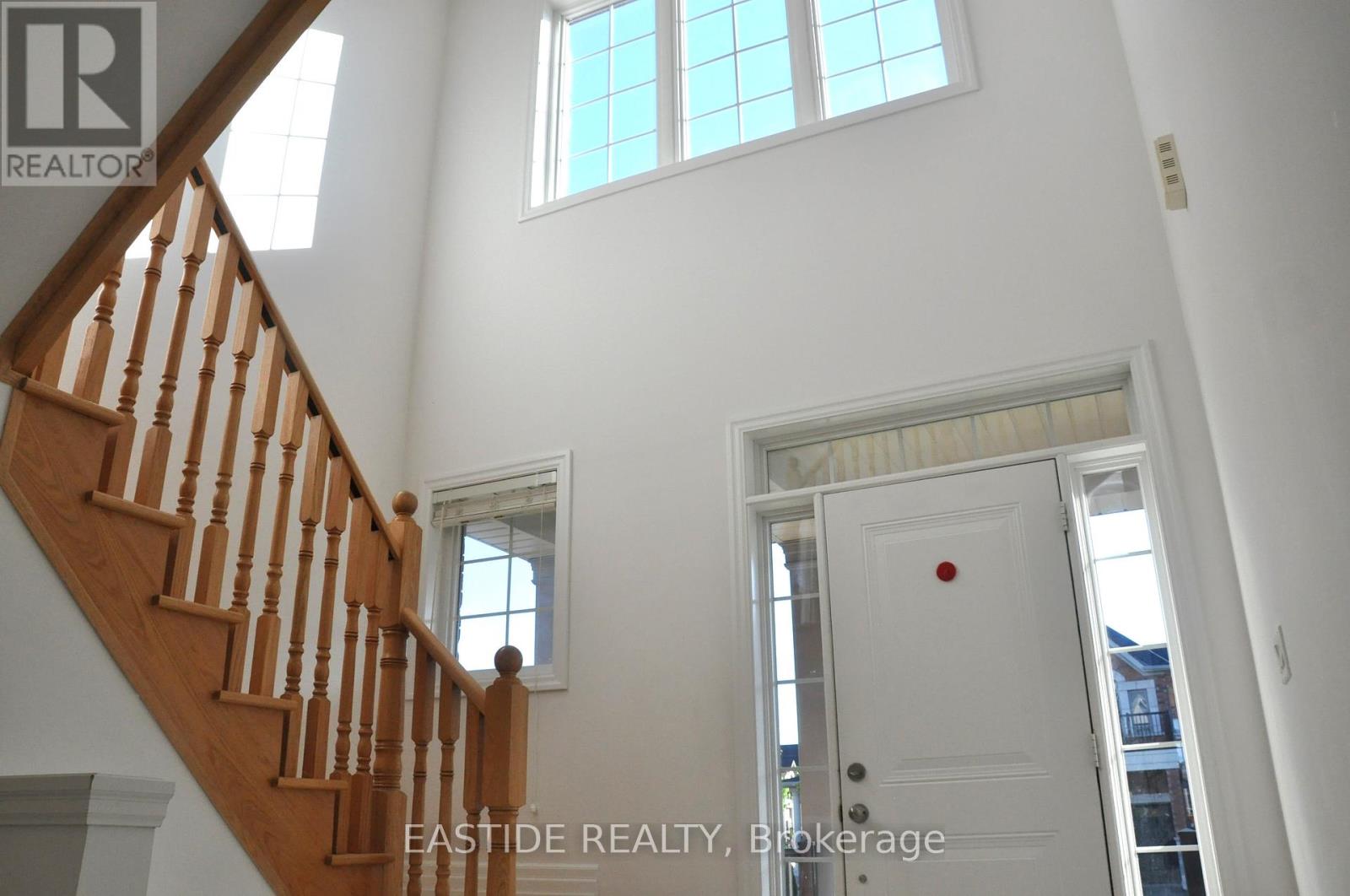 Photo 3 of 156 Frank Kelly Drive, East Gwillimbury ON