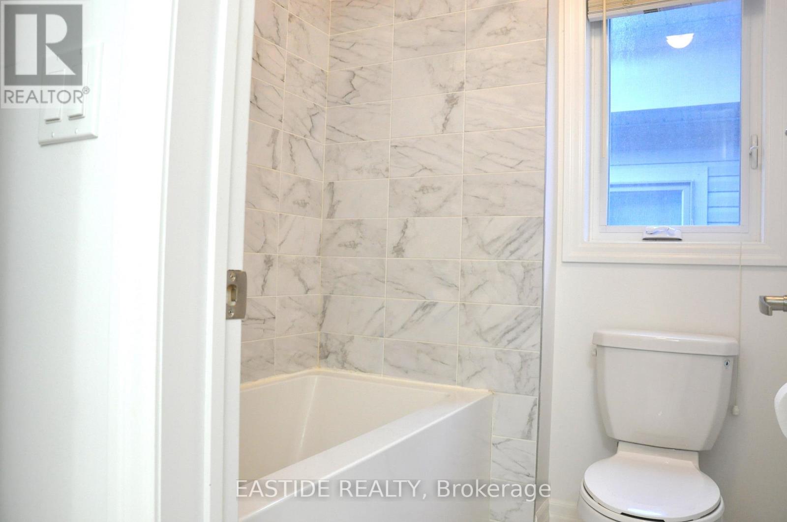 Photo 32 of 156 Frank Kelly Drive, East Gwillimbury ON