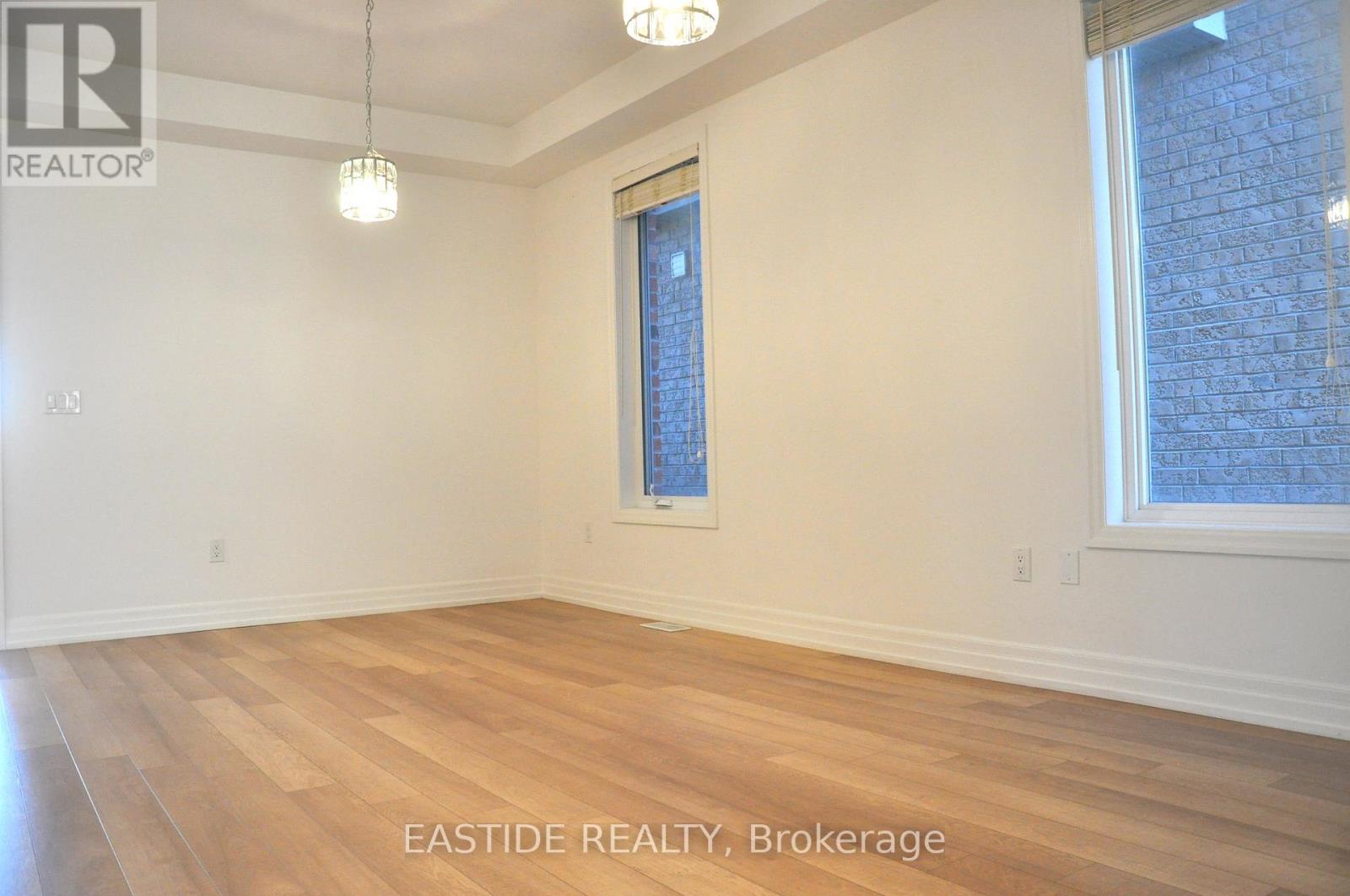Photo 4 of 156 Frank Kelly Drive, East Gwillimbury ON