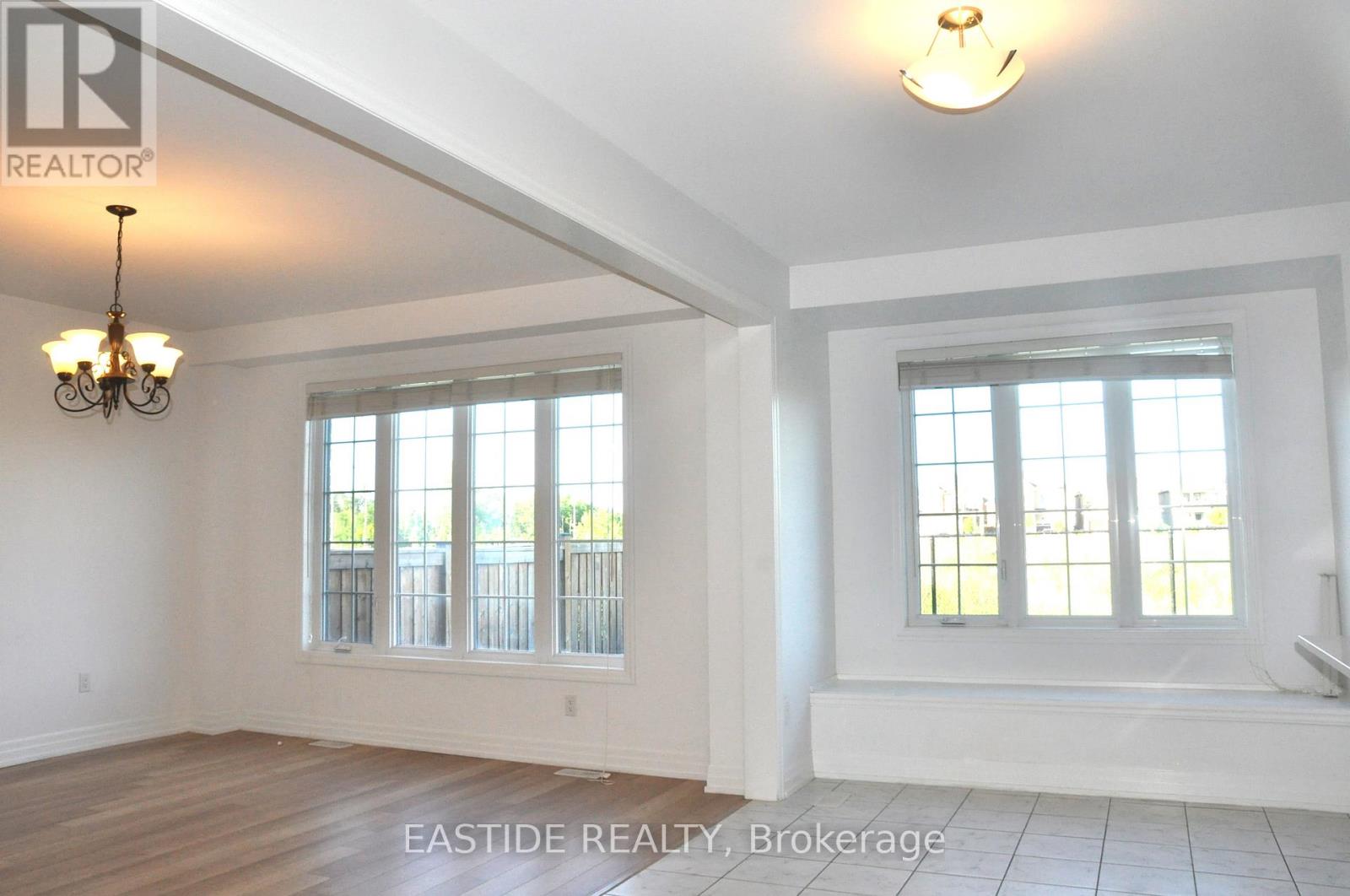 Photo 8 of 156 Frank Kelly Drive, East Gwillimbury ON