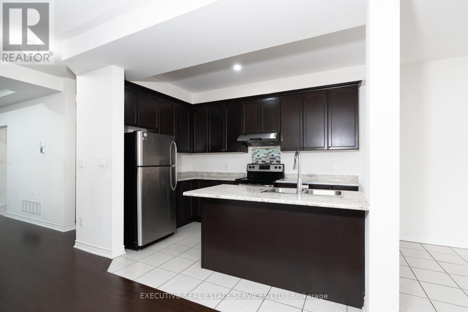 Photo 10 of 64 Hatton Court, Brampton ON