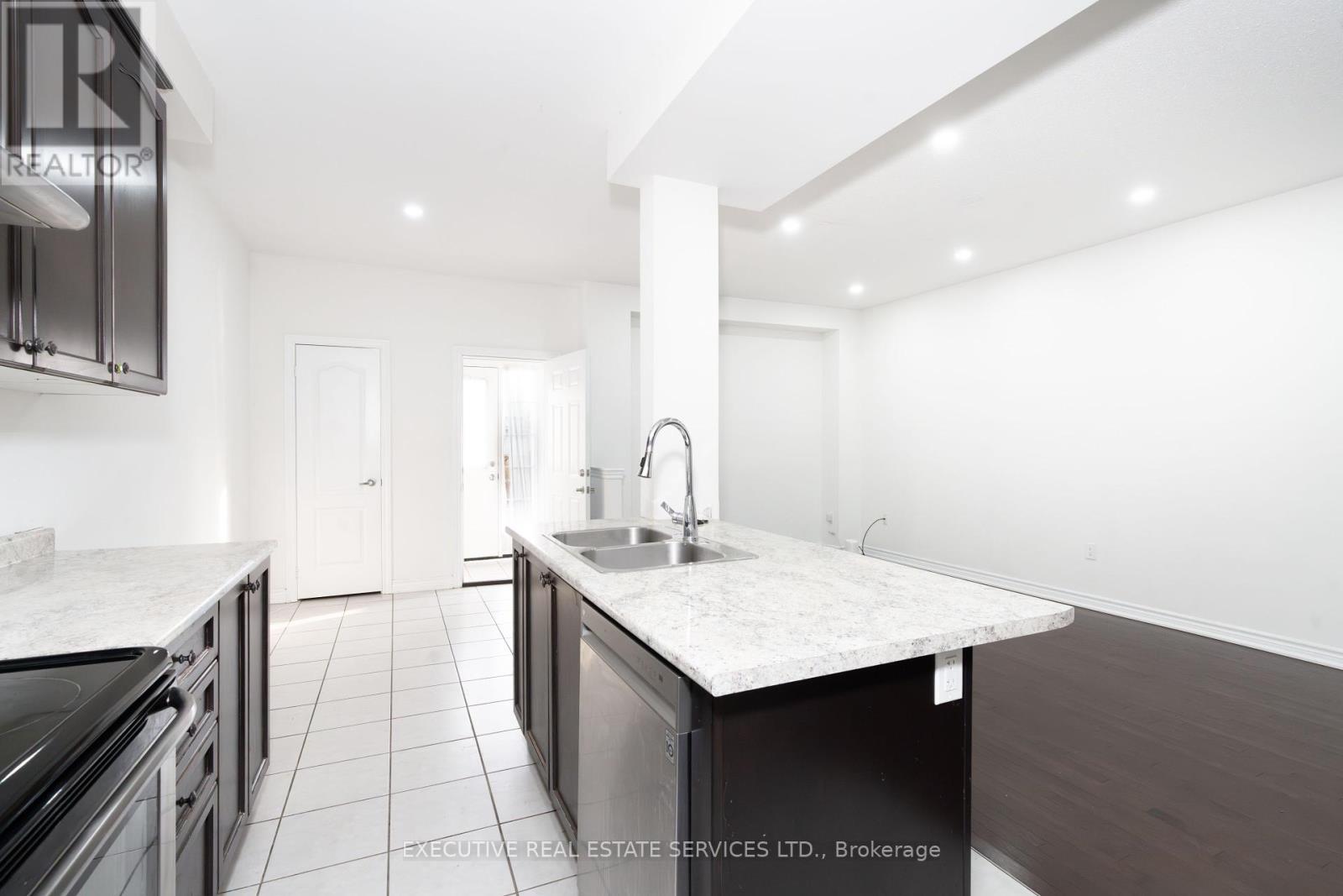 Photo 14 of 64 Hatton Court, Brampton ON