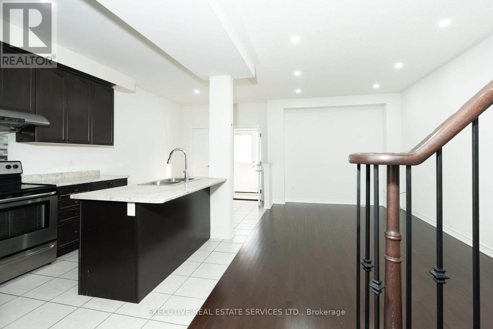 Photo 15 of 64 Hatton Court, Brampton ON