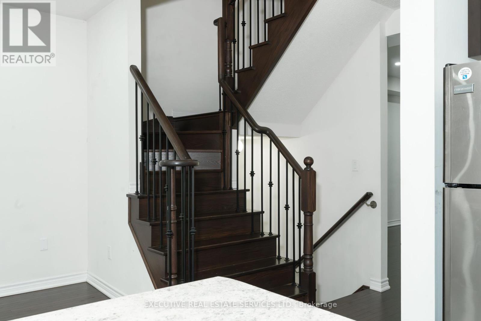 Photo 17 of 64 Hatton Court, Brampton ON