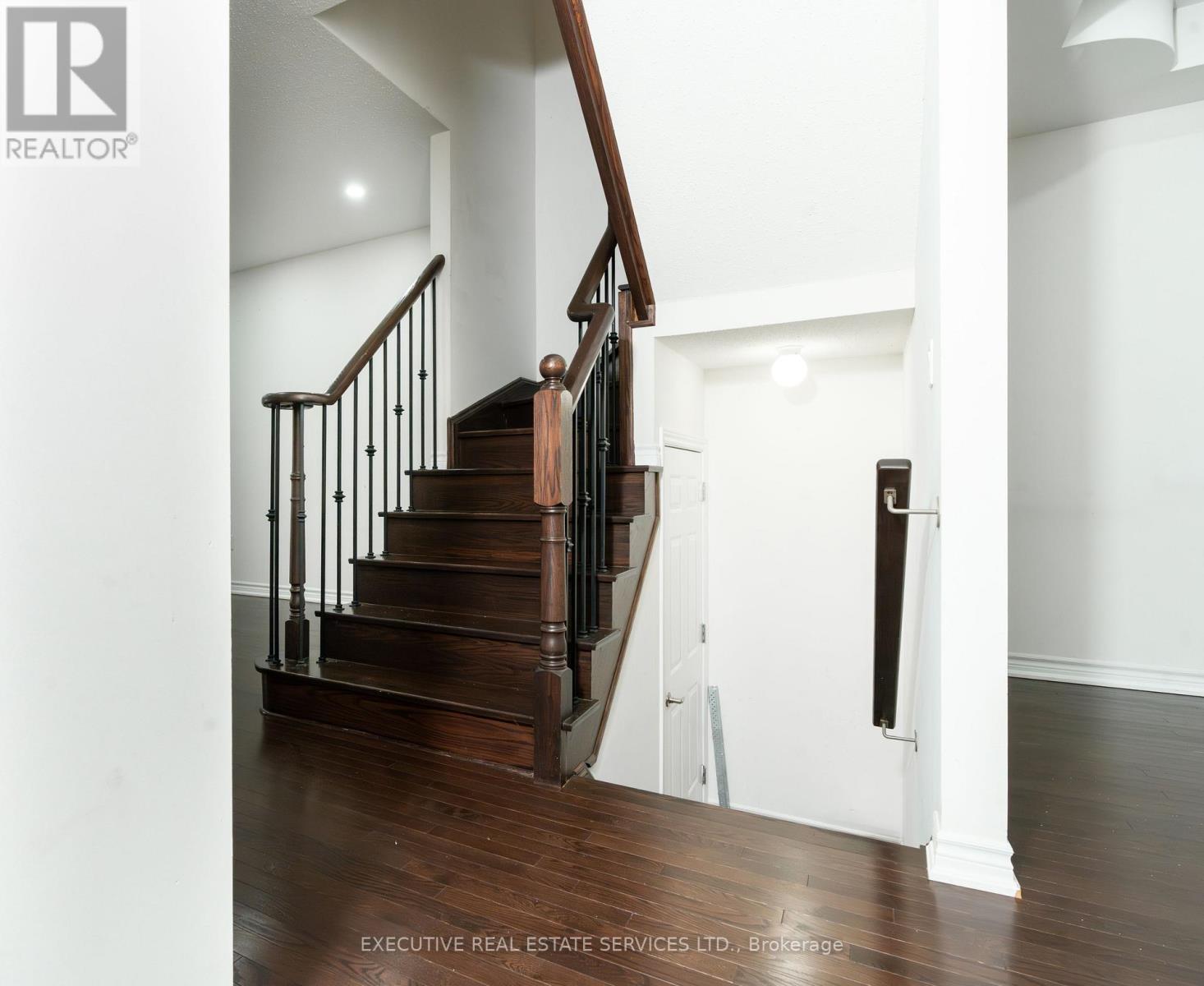 Photo 18 of 64 Hatton Court, Brampton ON