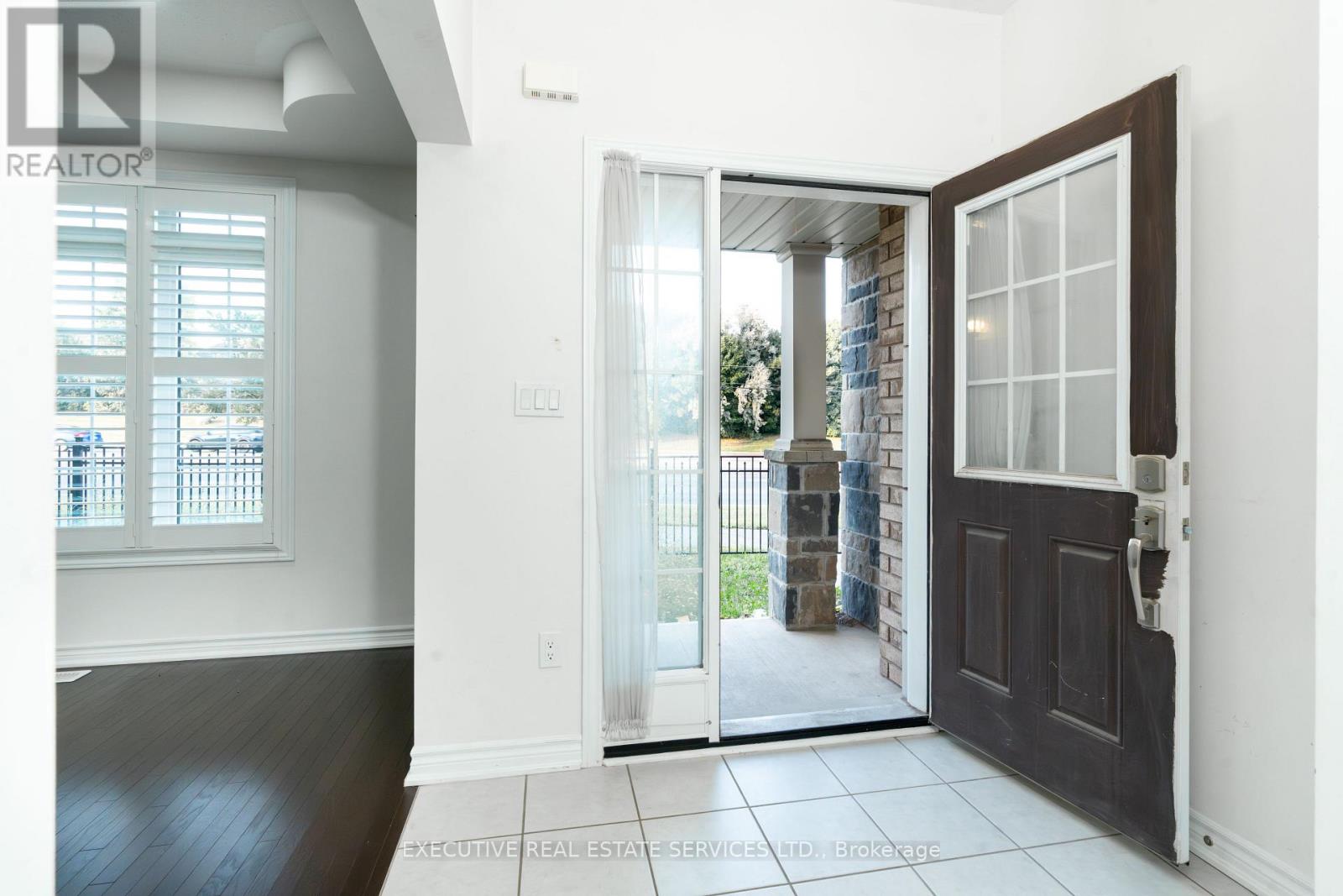 Photo 24 of 64 Hatton Court, Brampton ON