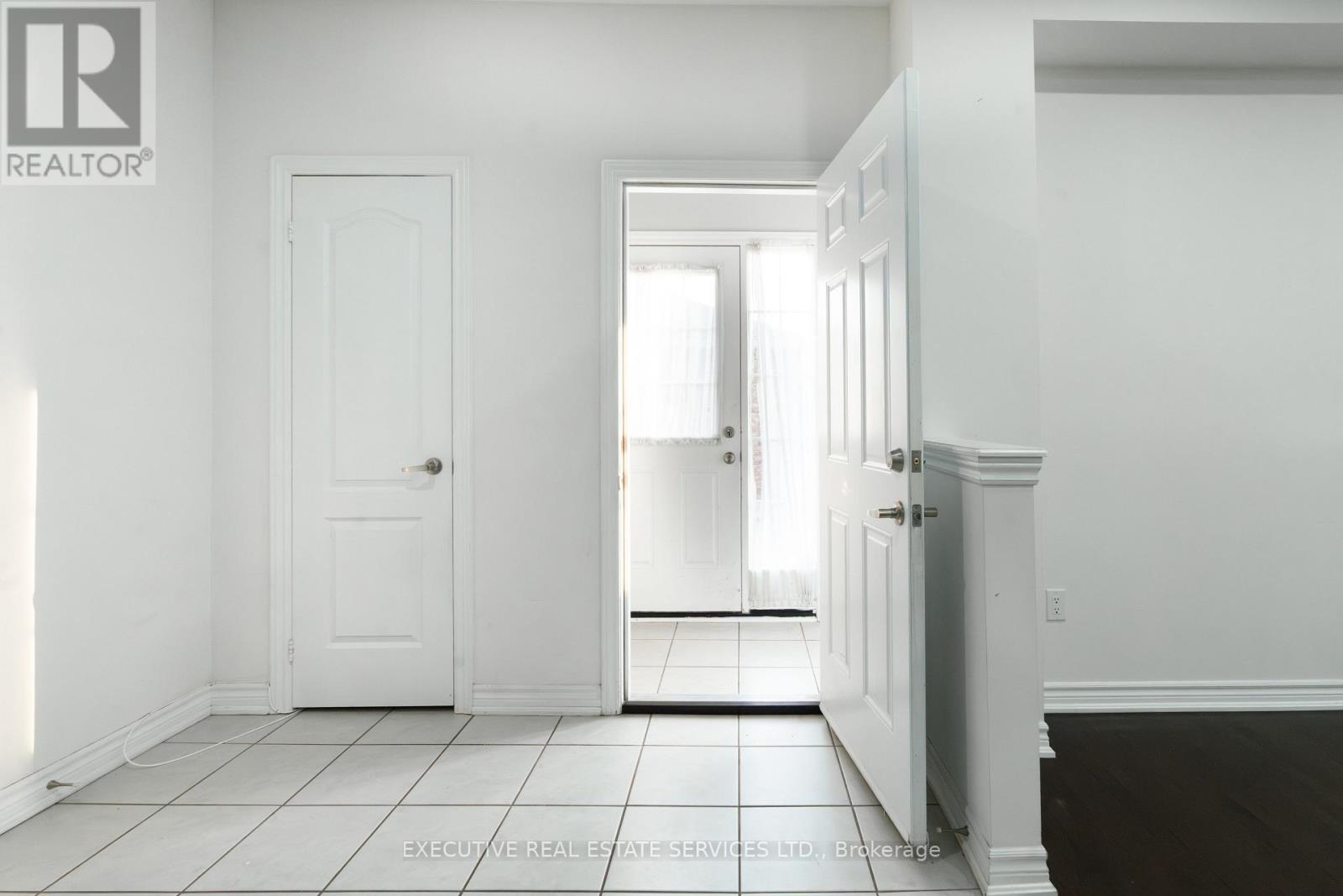 Photo 25 of 64 Hatton Court, Brampton ON