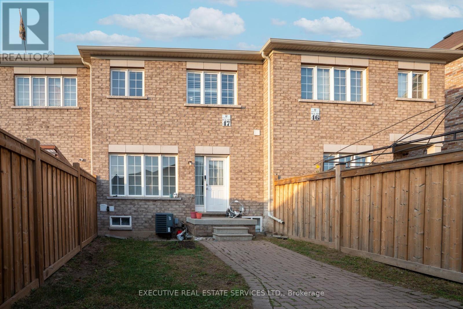 Photo 26 of 64 Hatton Court, Brampton ON