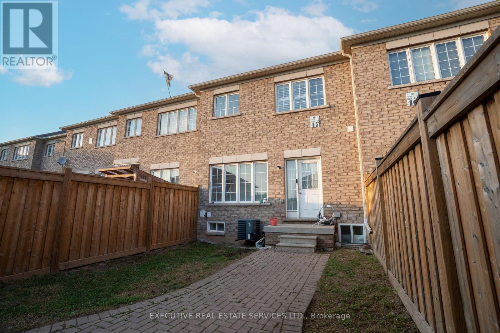Photo 27 of 64 Hatton Court, Brampton ON
