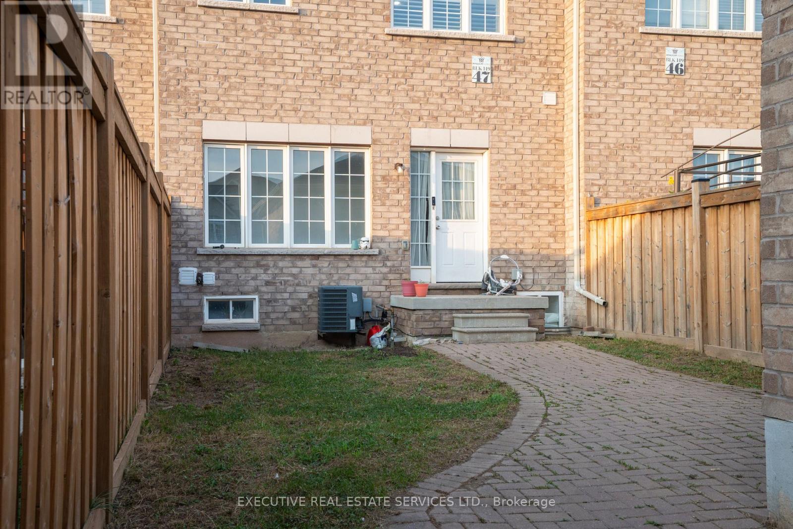Photo 30 of 64 Hatton Court, Brampton ON