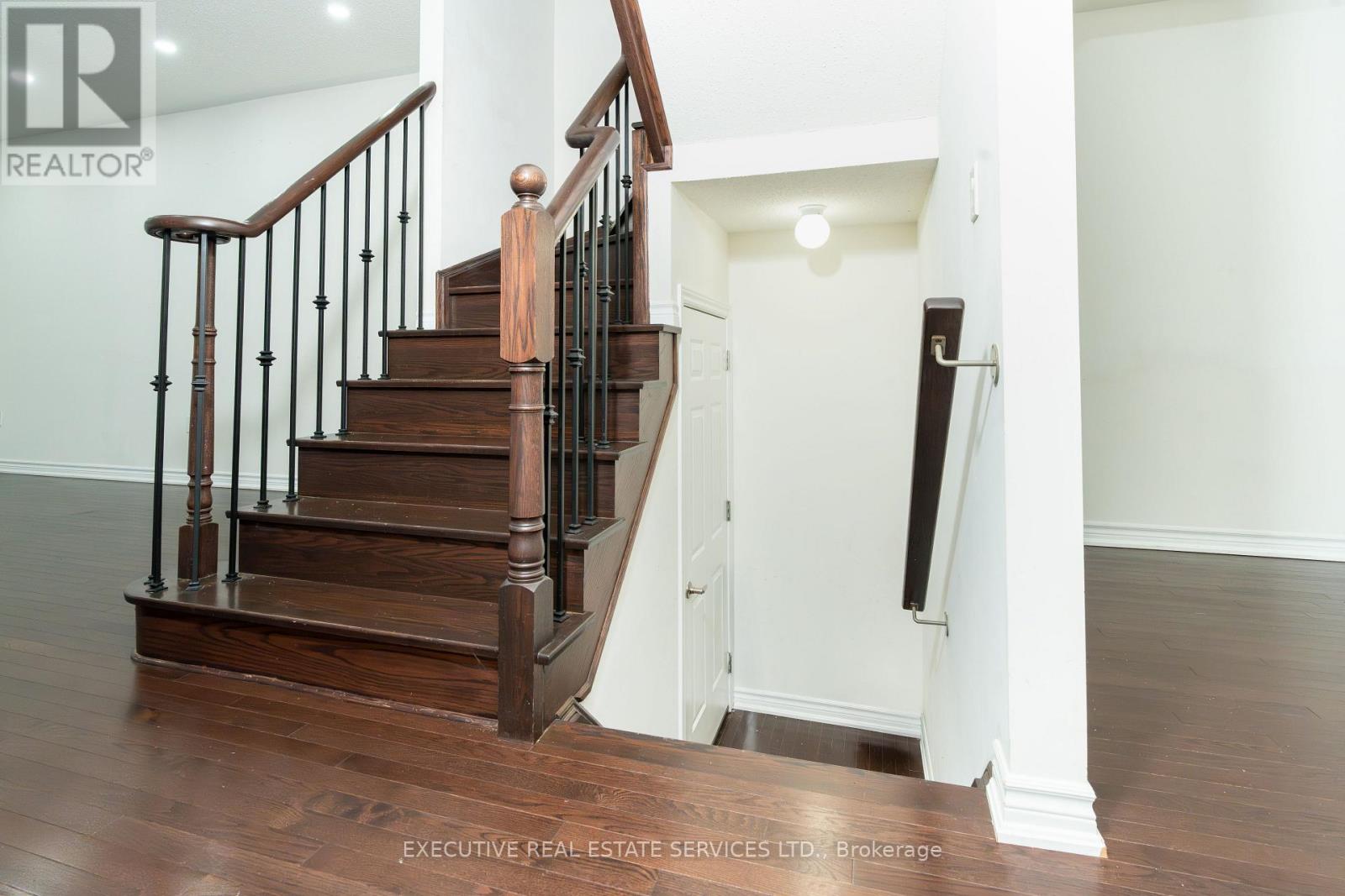 Photo 32 of 64 Hatton Court, Brampton ON