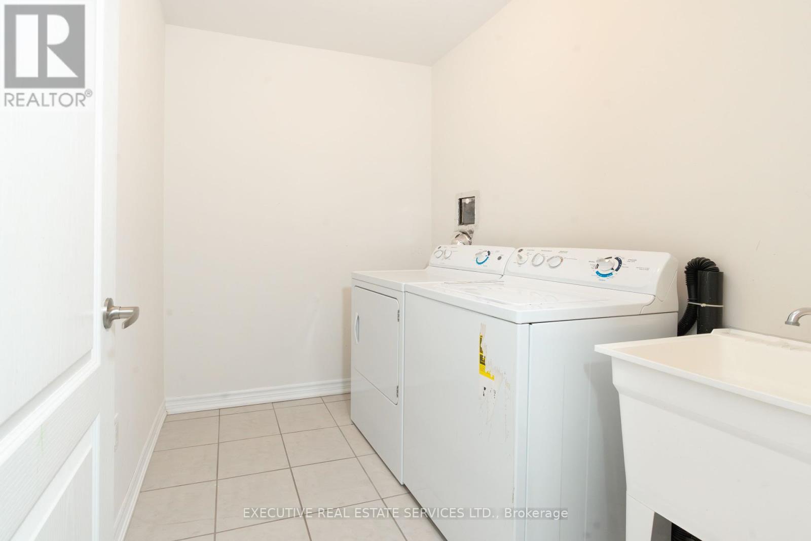 Photo 44 of 64 Hatton Court, Brampton ON