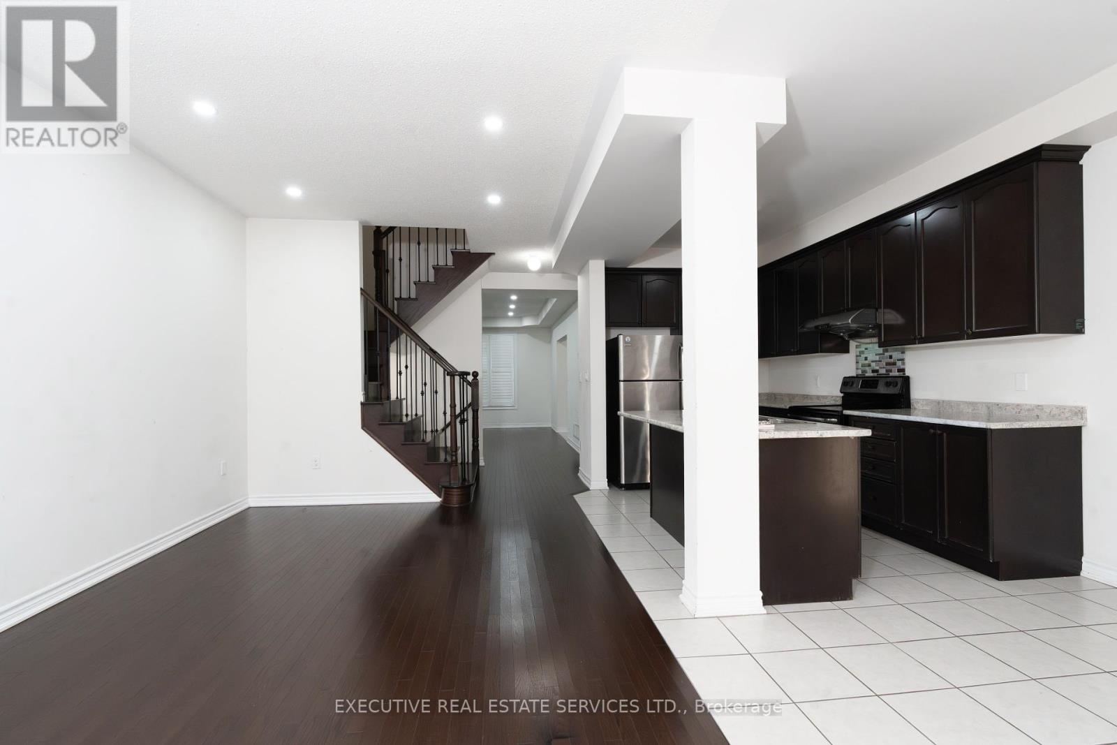 Photo 7 of 64 Hatton Court, Brampton ON