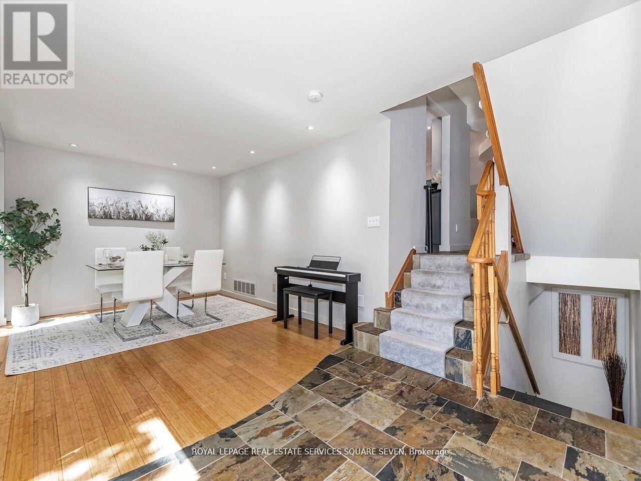 Photo 11 of 234 Sewell Drive, Oakville ON