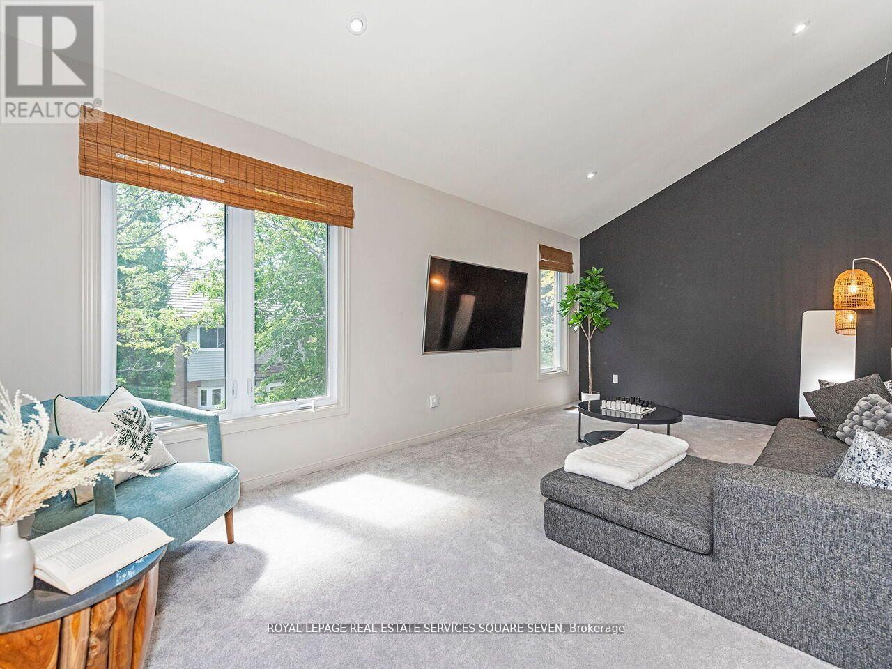Photo 12 of 234 Sewell Drive, Oakville ON