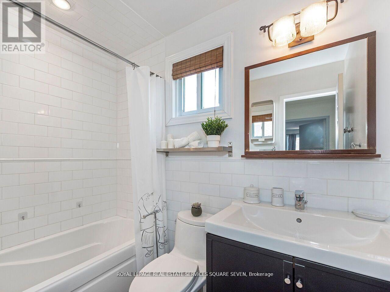 Photo 22 of 234 Sewell Drive, Oakville ON