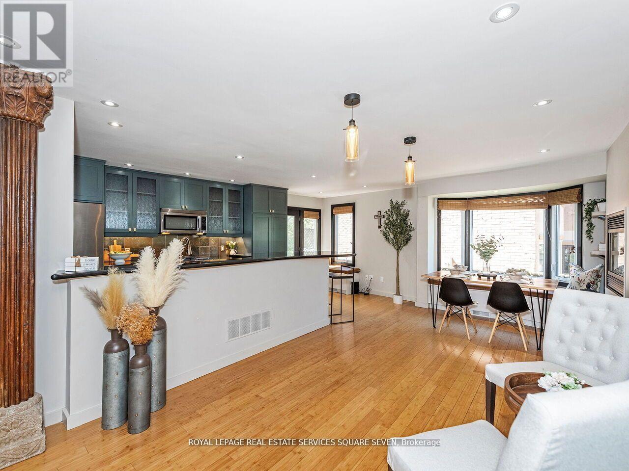 Photo 3 of 234 Sewell Drive, Oakville ON