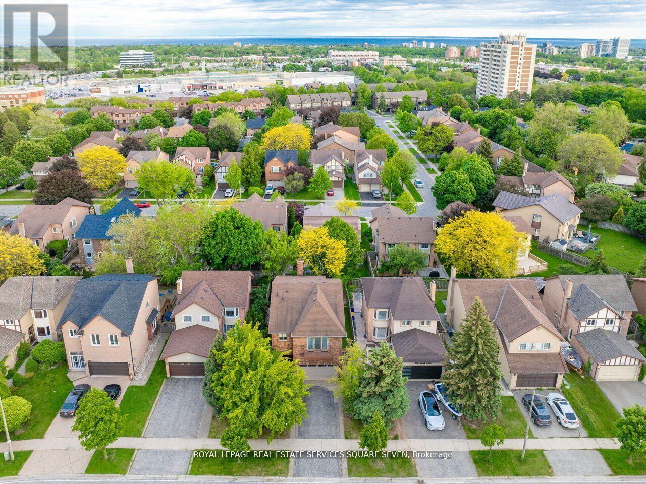Photo 32 of 234 Sewell Drive, Oakville ON