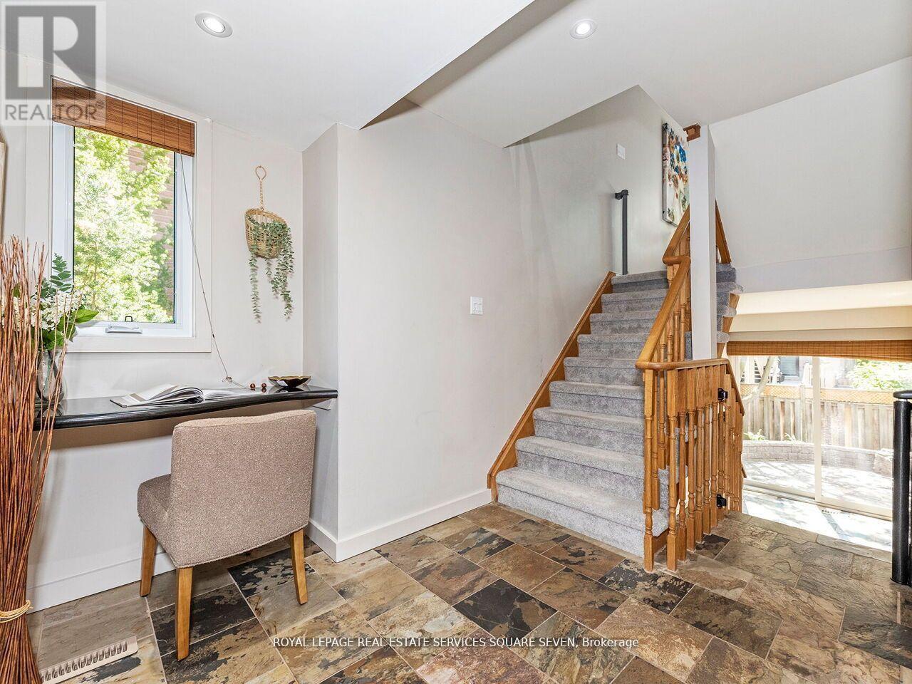 Photo 8 of 234 Sewell Drive, Oakville ON
