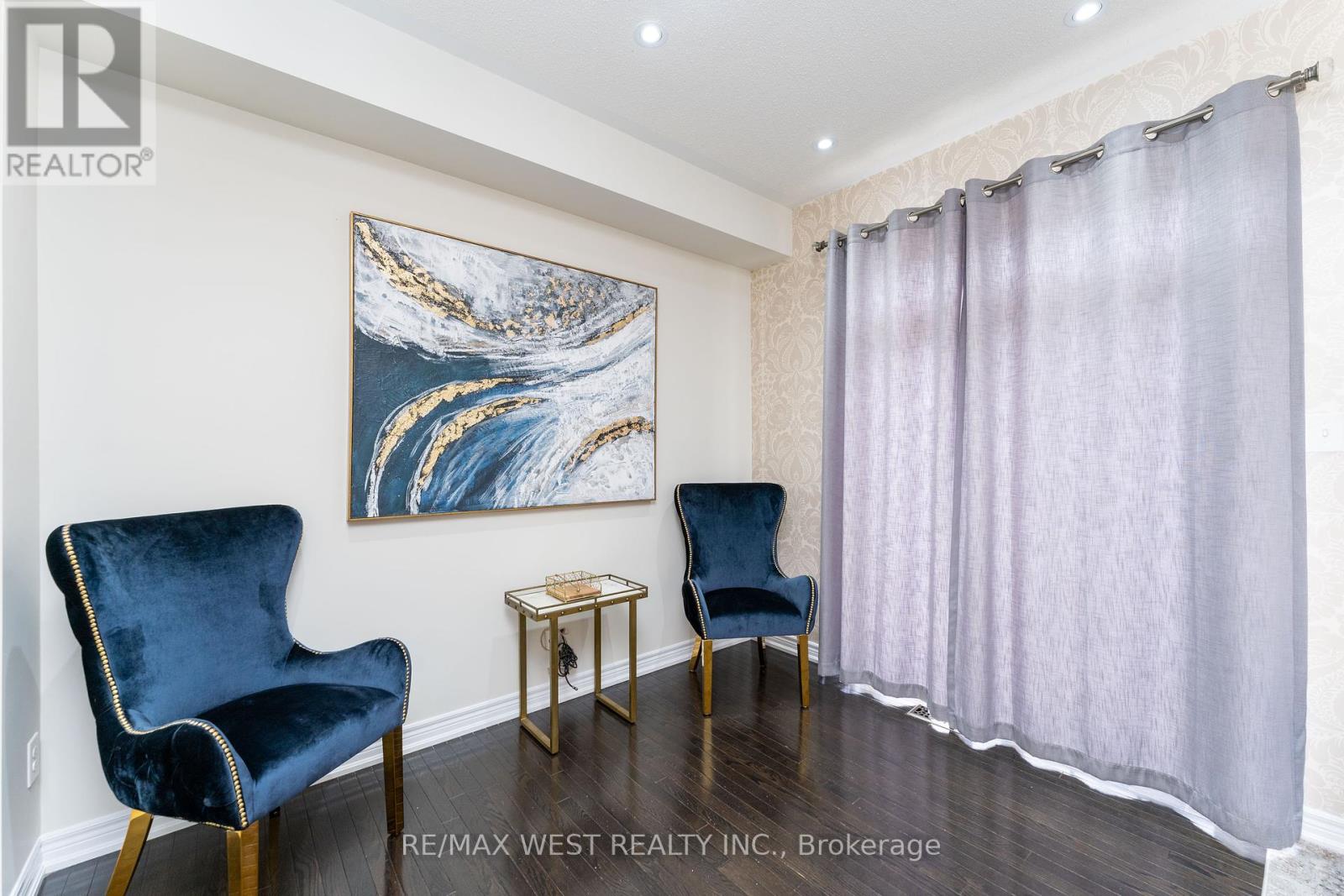 Photo 11 of 2120 Fiddlers Way, Oakville ON