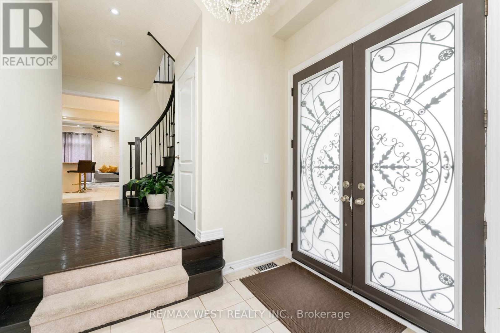 Photo 4 of 2120 Fiddlers Way, Oakville ON