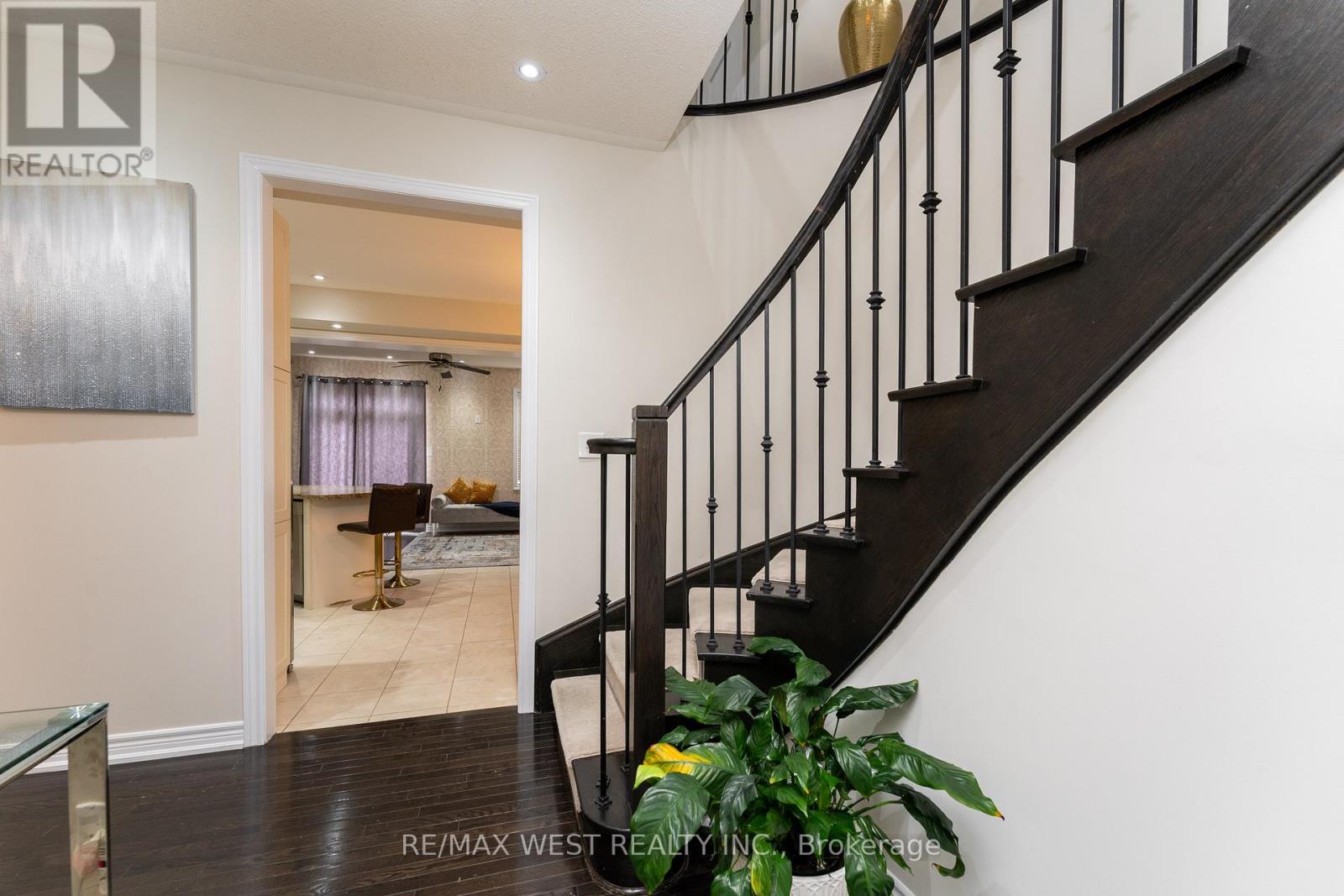 Photo 5 of 2120 Fiddlers Way, Oakville ON