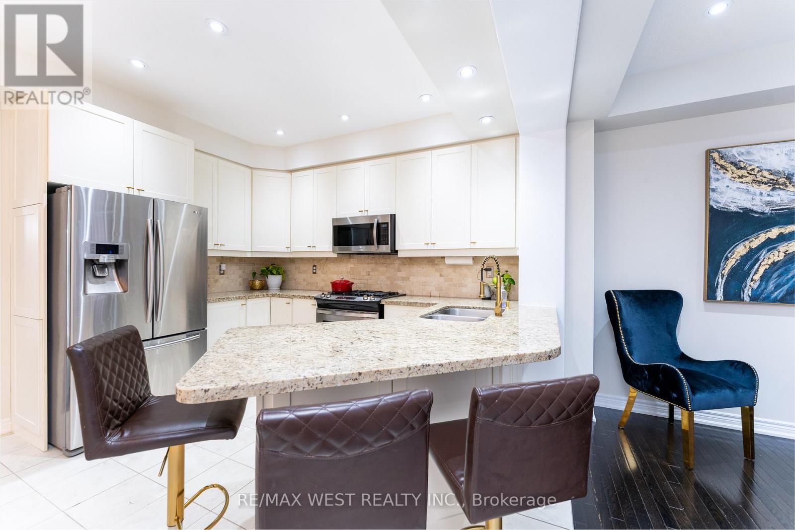 Photo 9 of 2120 Fiddlers Way, Oakville ON